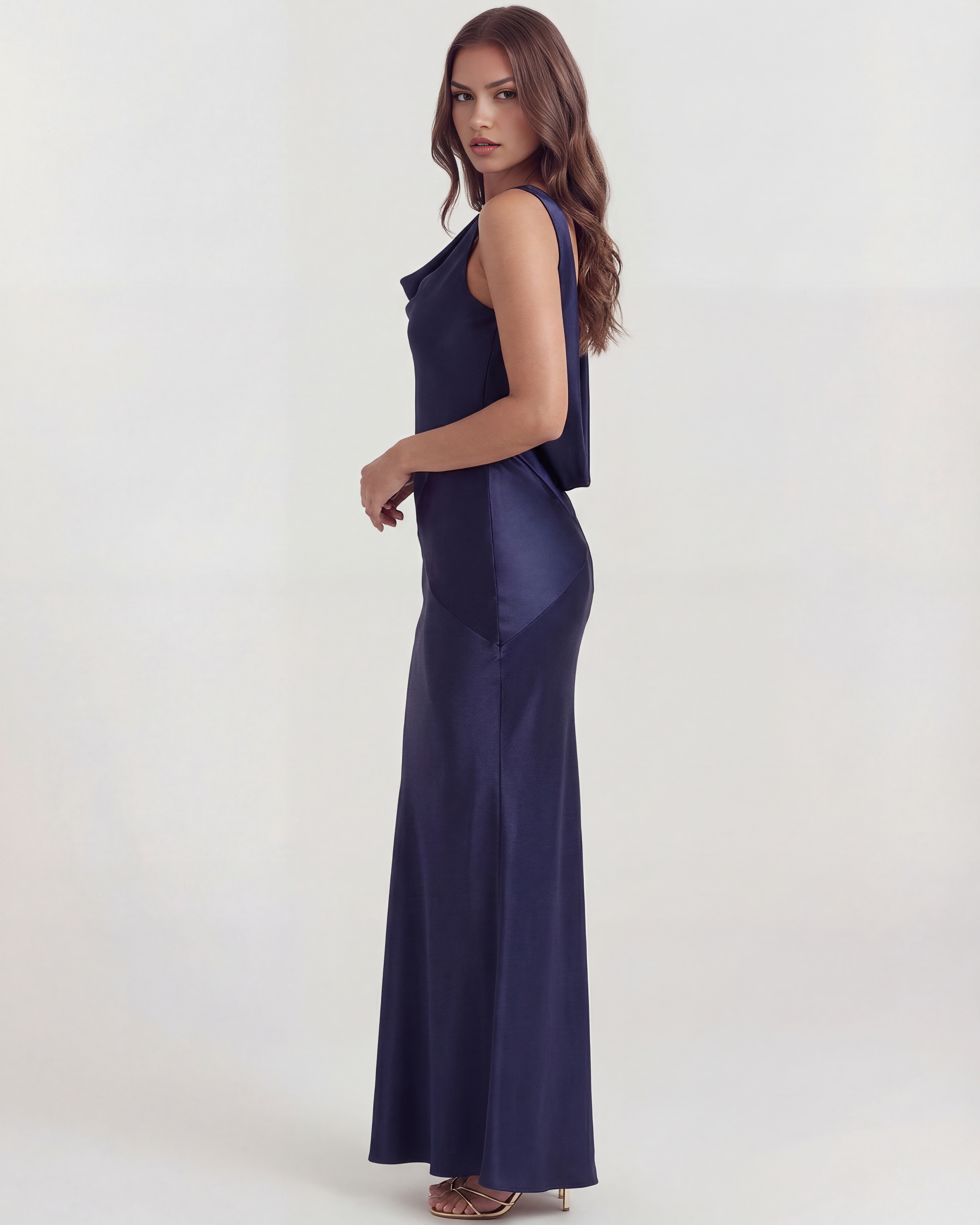 Abito maxi Zaffiro blu scuro satin Bella di Roma – silhouette elegante