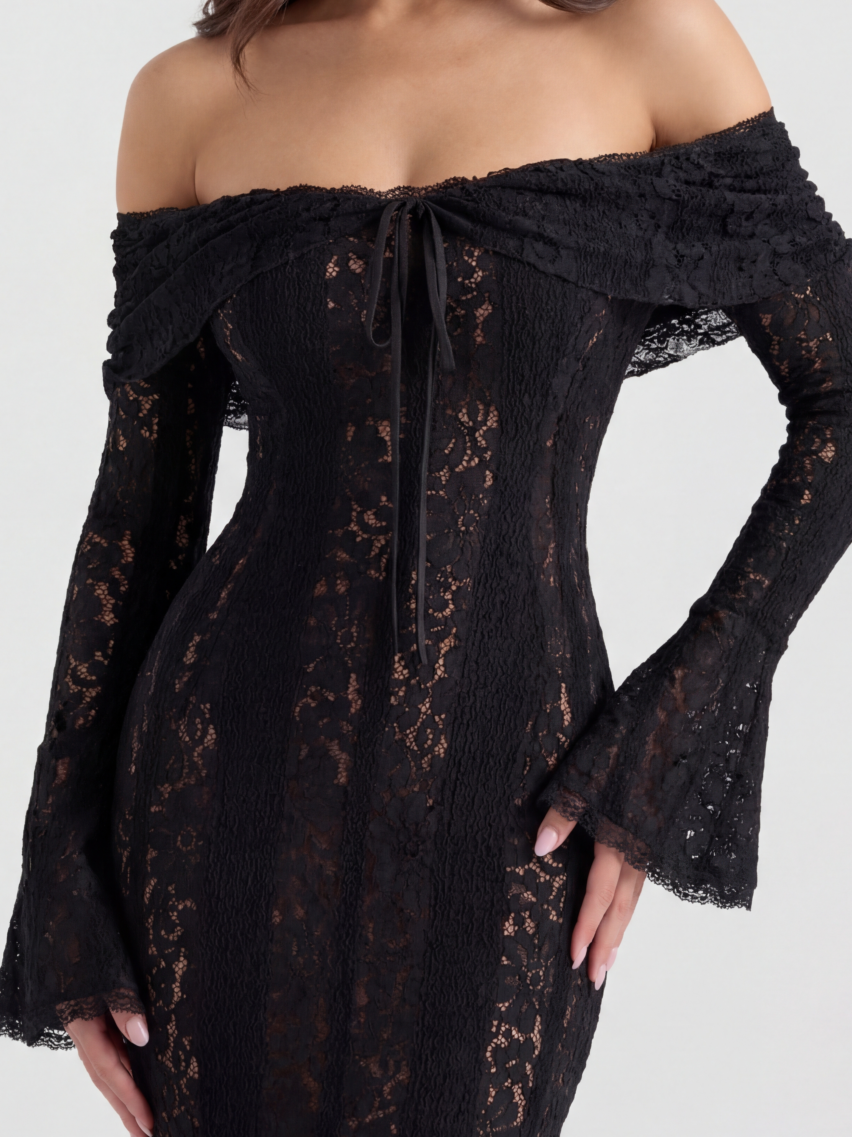 Abito maxi Alessandra nero pizzo off-shoulder Bella di Roma – silhouette drammatica