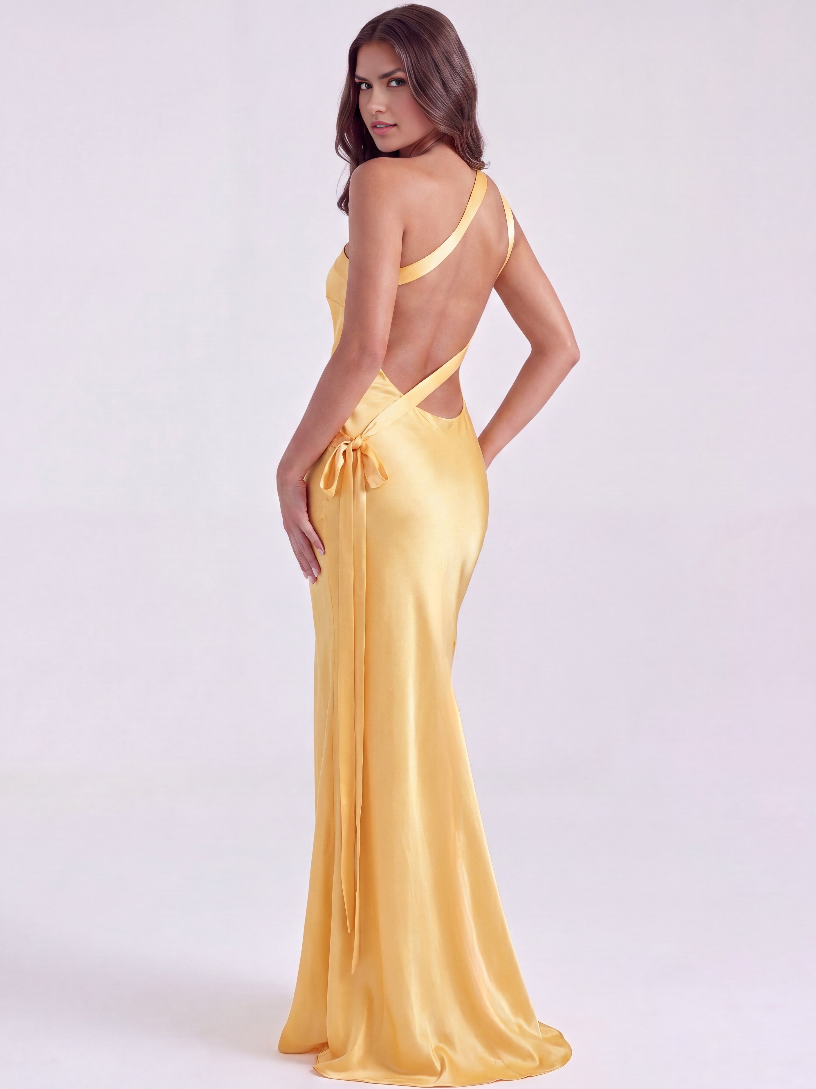 Abito Maxi Amara Oro Viscosa Bella di Roma – modella