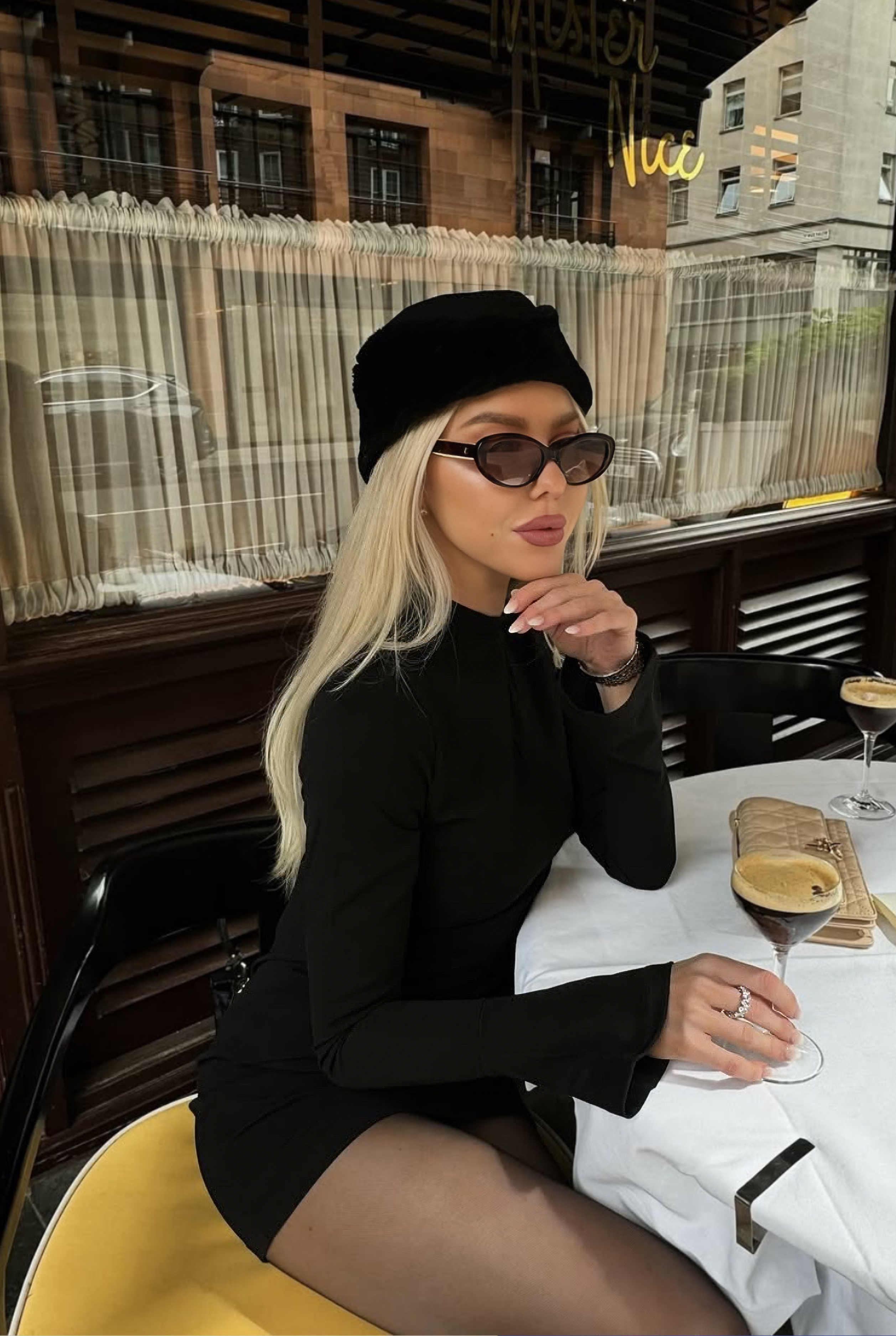 Abito Mini Giada Nero Bella di Roma – modella