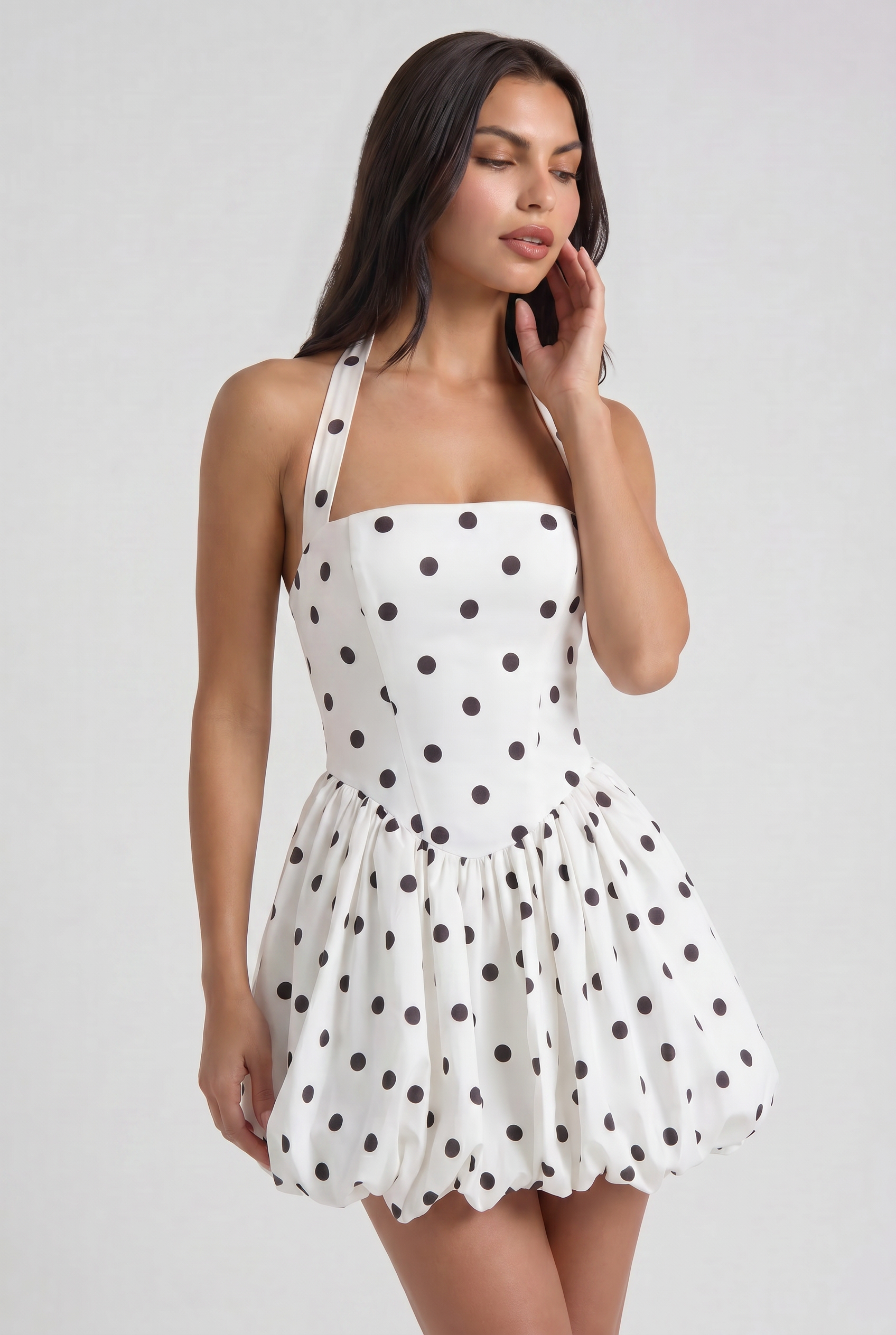 Abito Mini Giulia Nero Bianco Pois Bella di Roma – modella