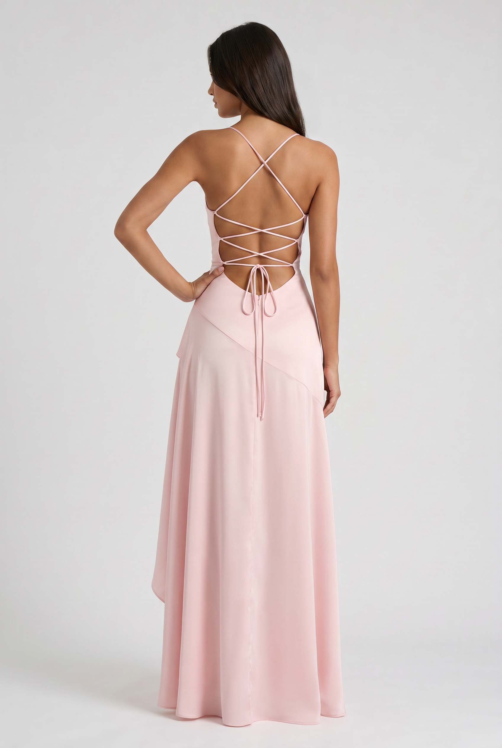 Abito maxi Samira satin bordeaux Bella di Roma – movimento spacco