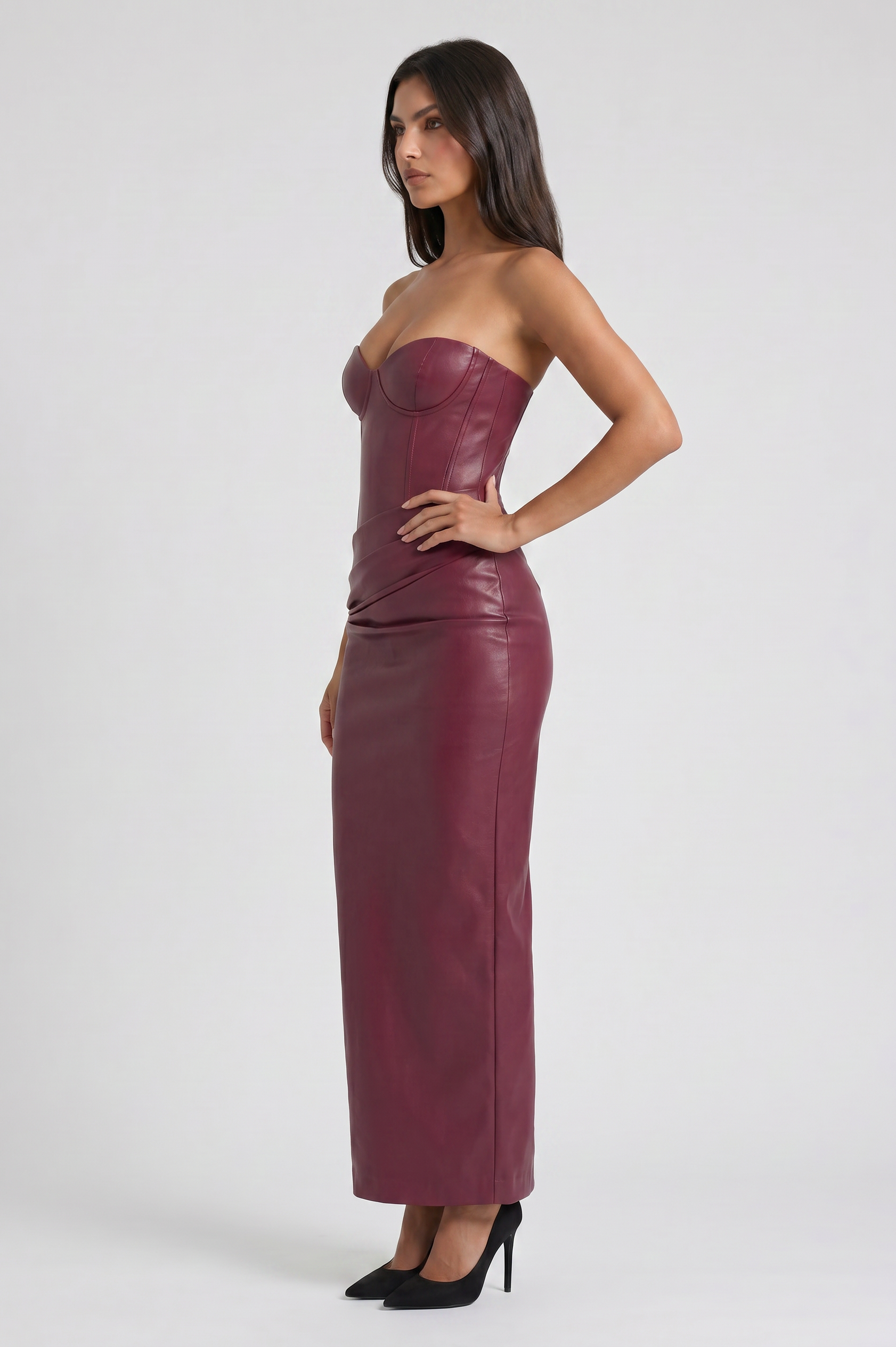 Abito Maxi Vanessa Pelle Vegana Bella di Roma – modella
