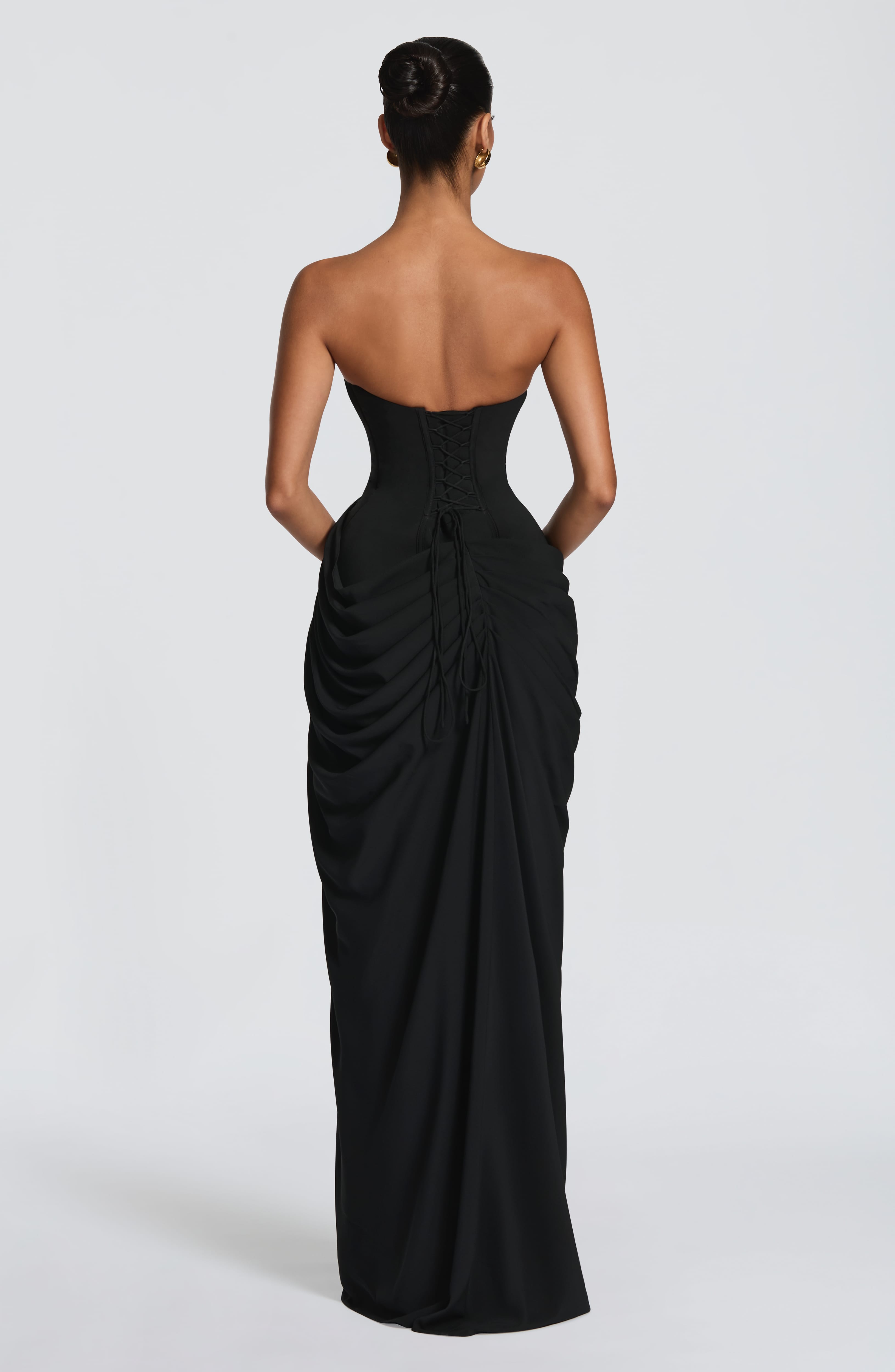 Abito maxi Lois corsetto nero Bella di Roma – drappeggio asimmetrico