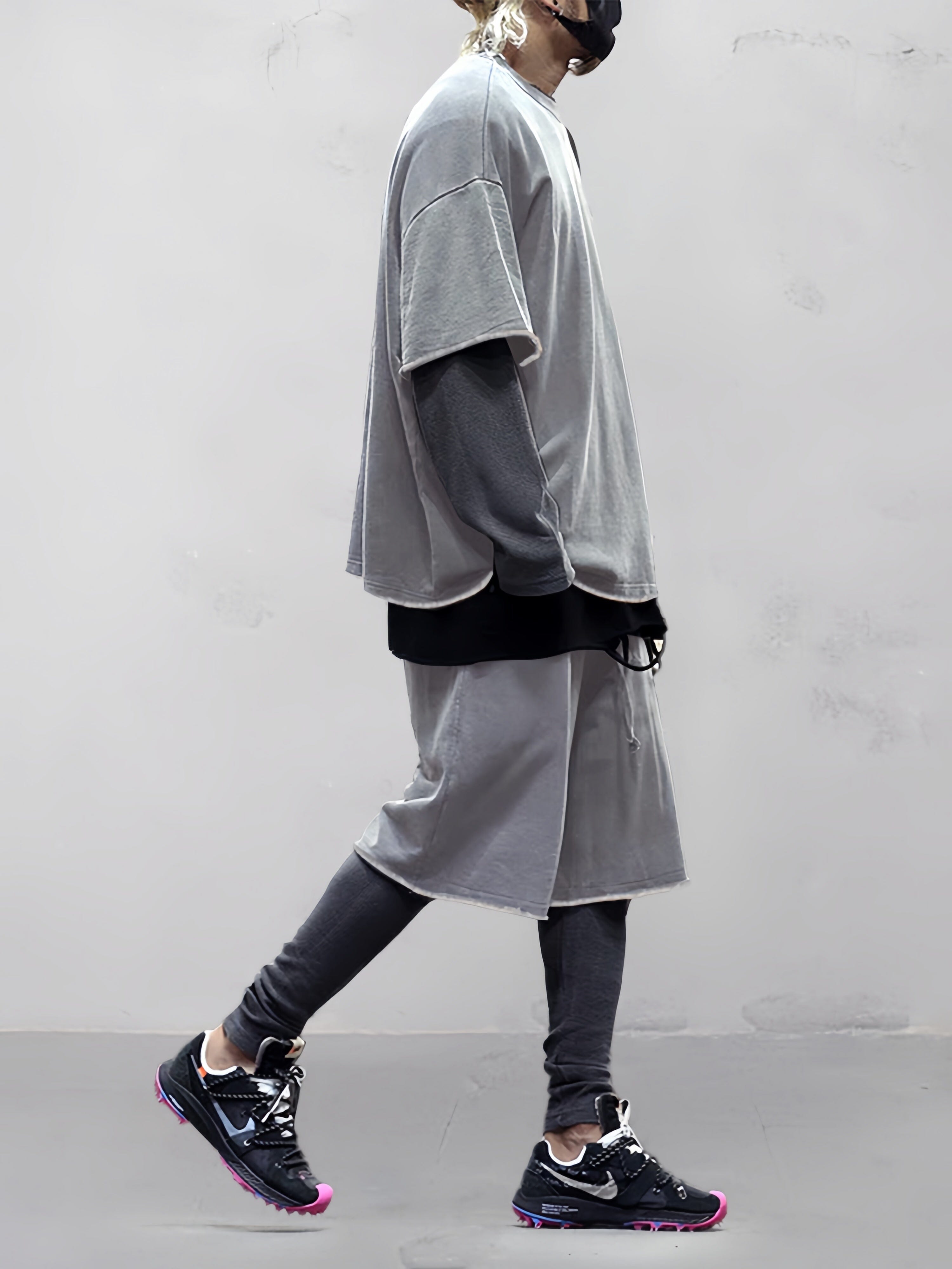 Set sportivo uomo grigio chiaro – dettaglio del tessuto in cotone | Bella di Roma