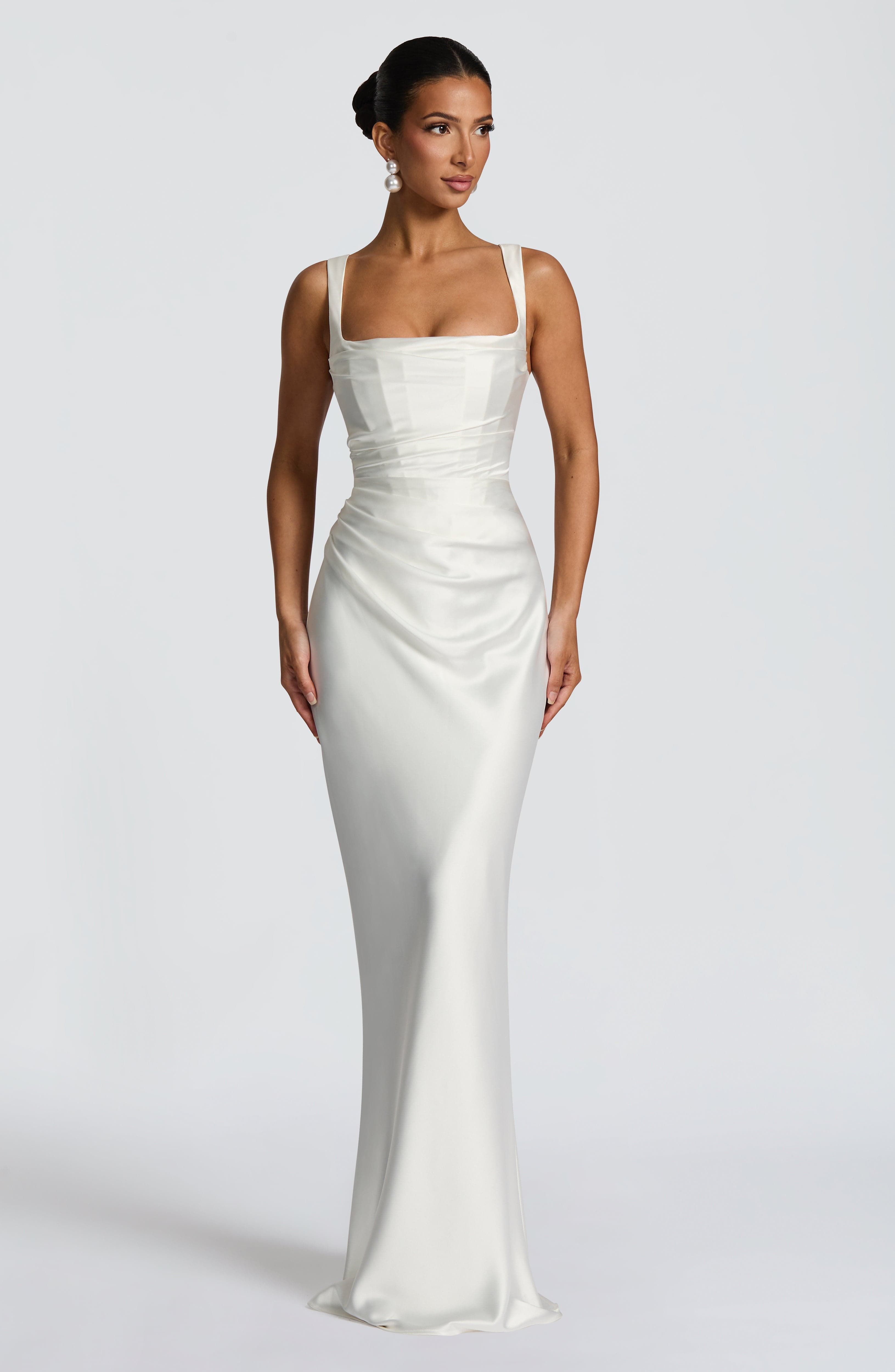 Abito maxi Yolanthe satin bianco Bella di Roma – vista frontale