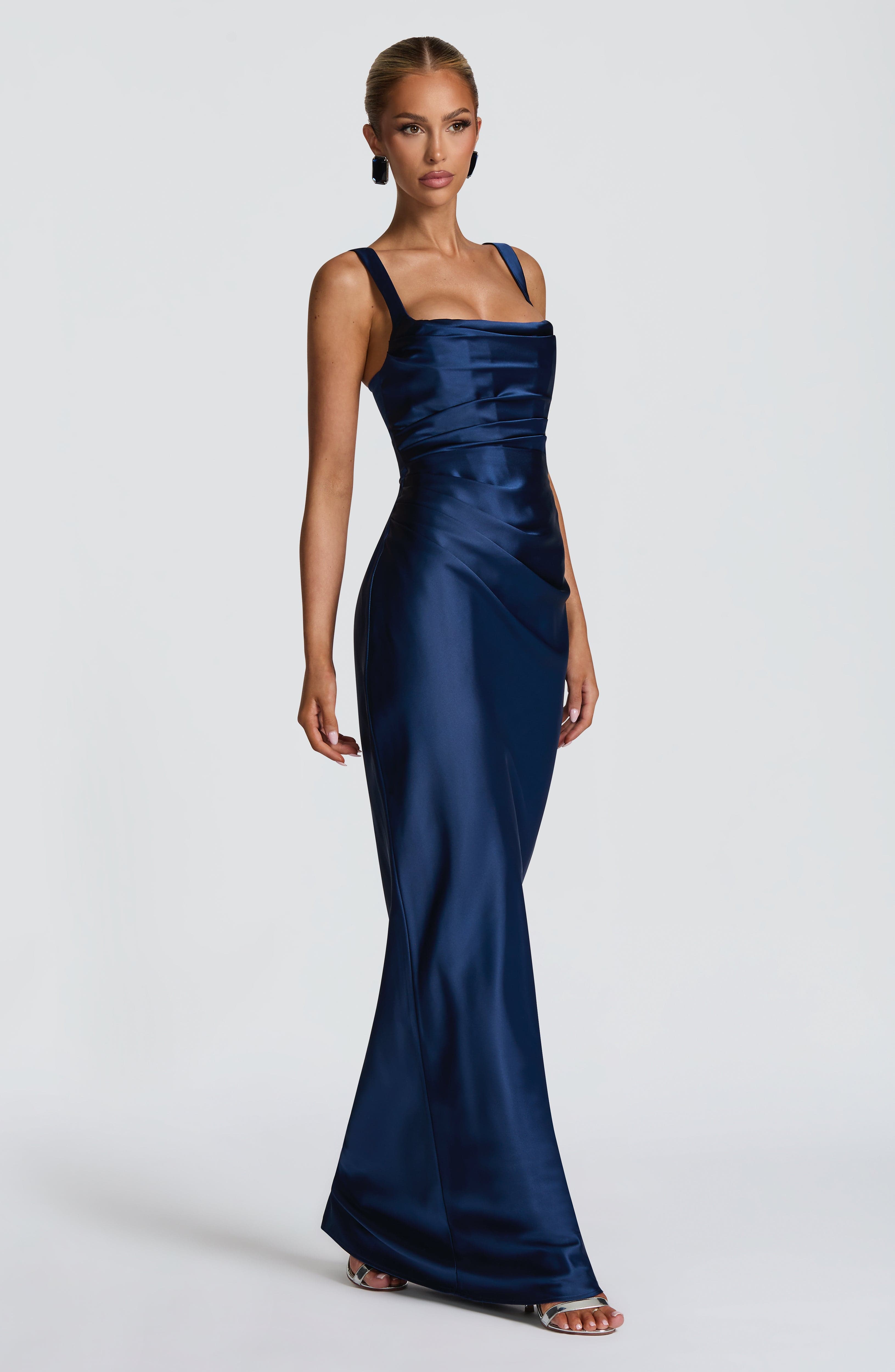 Abito maxi Yolanthe satin blu marino Bella di Roma – schiena a lacci