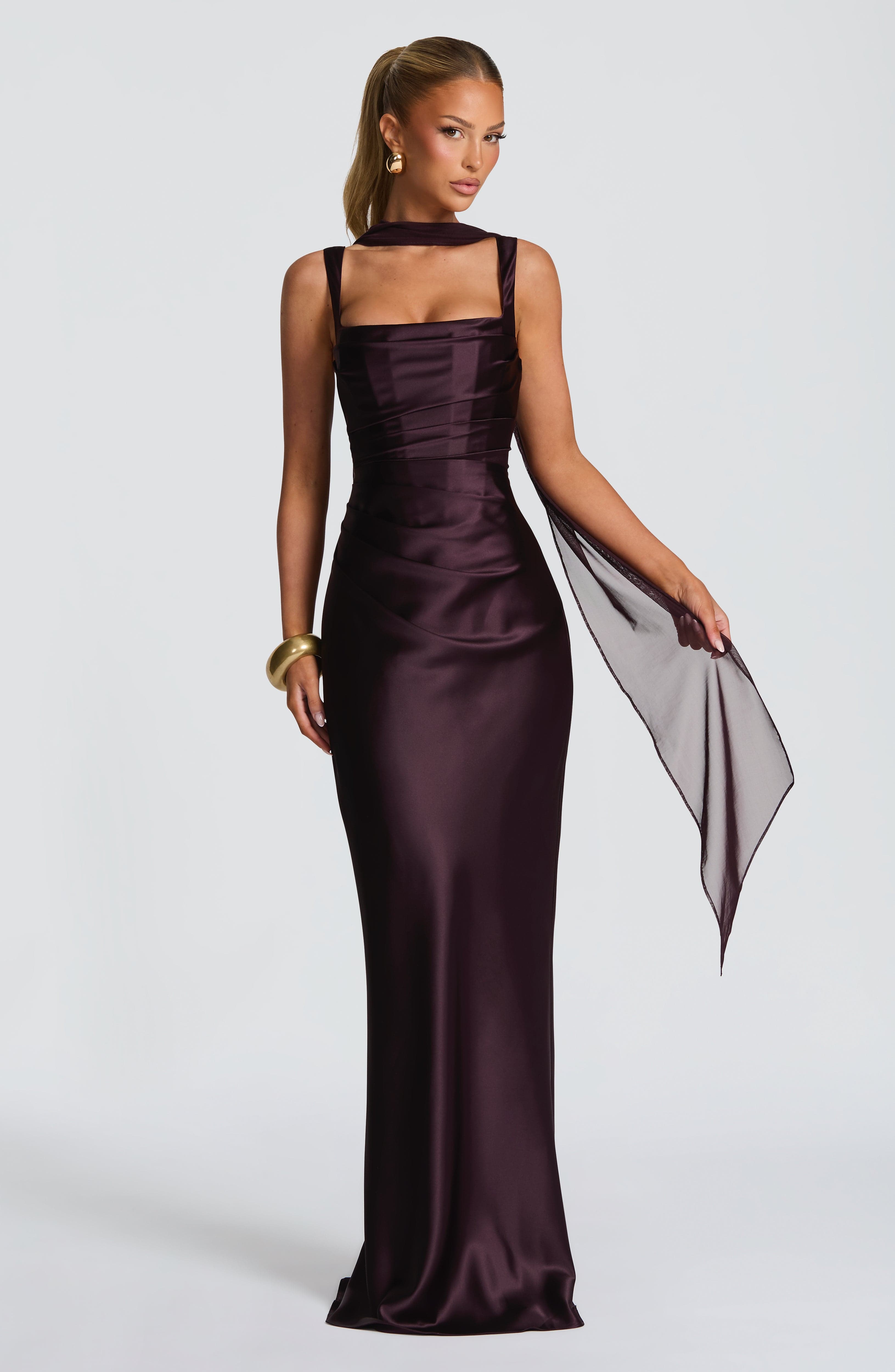 Abito maxi Yolanthe satin marrone scuro Bella di Roma – vista frontale