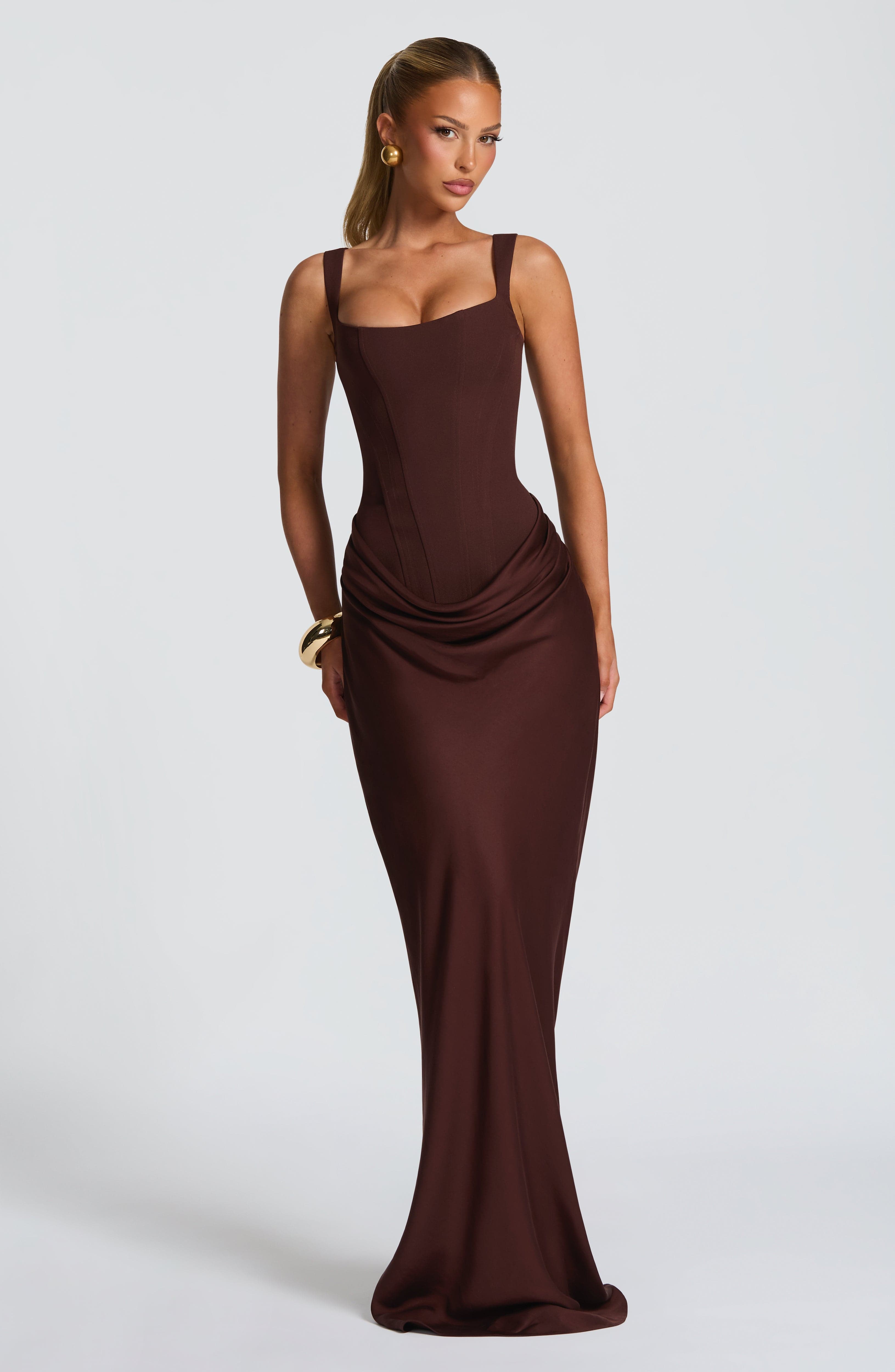 Vestito maxi bodycon Indy marrone Bella di Roma – vista frontale