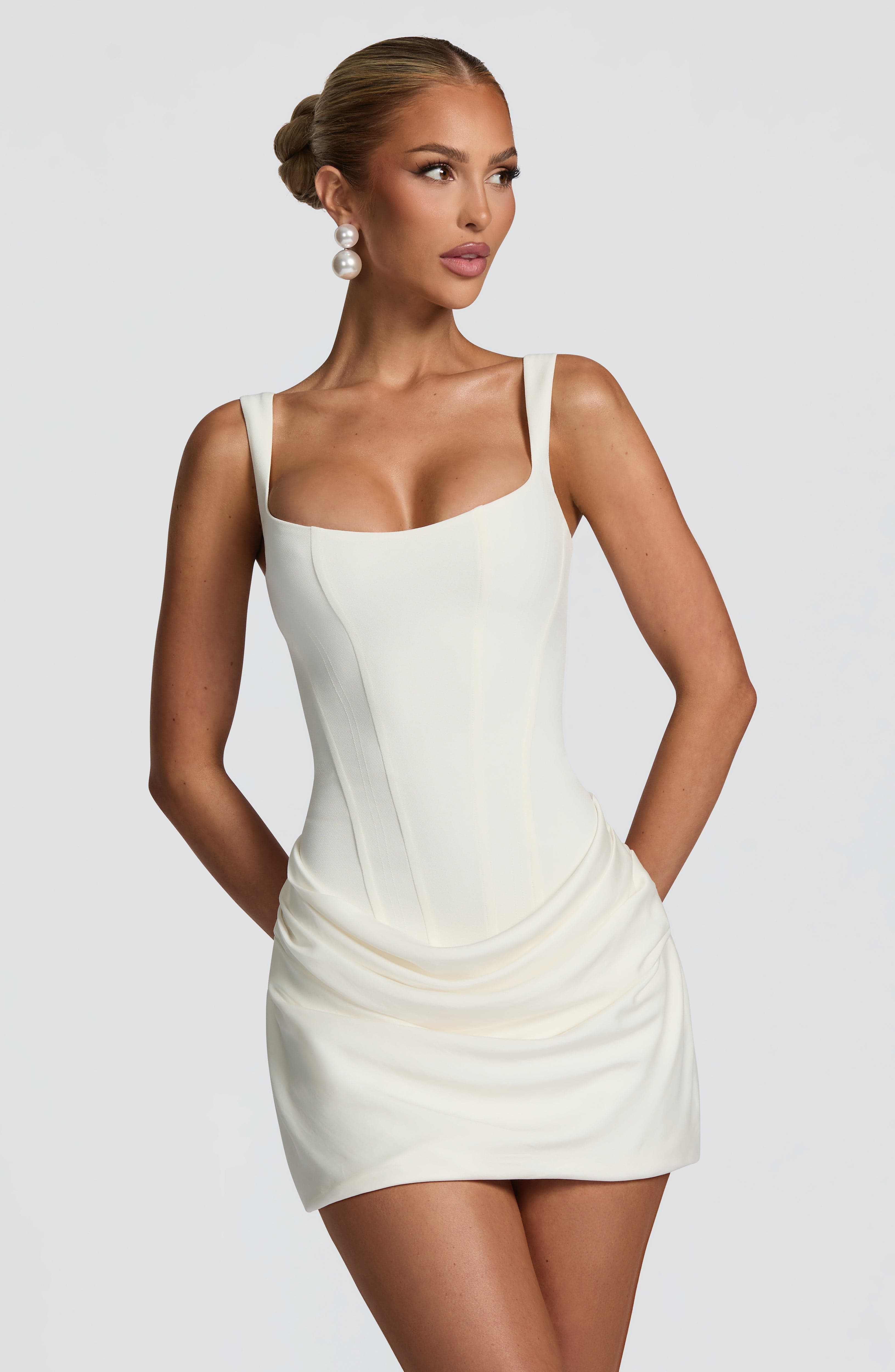 Vestito mini bodycon Indy avorio Bella di Roma – vista frontale