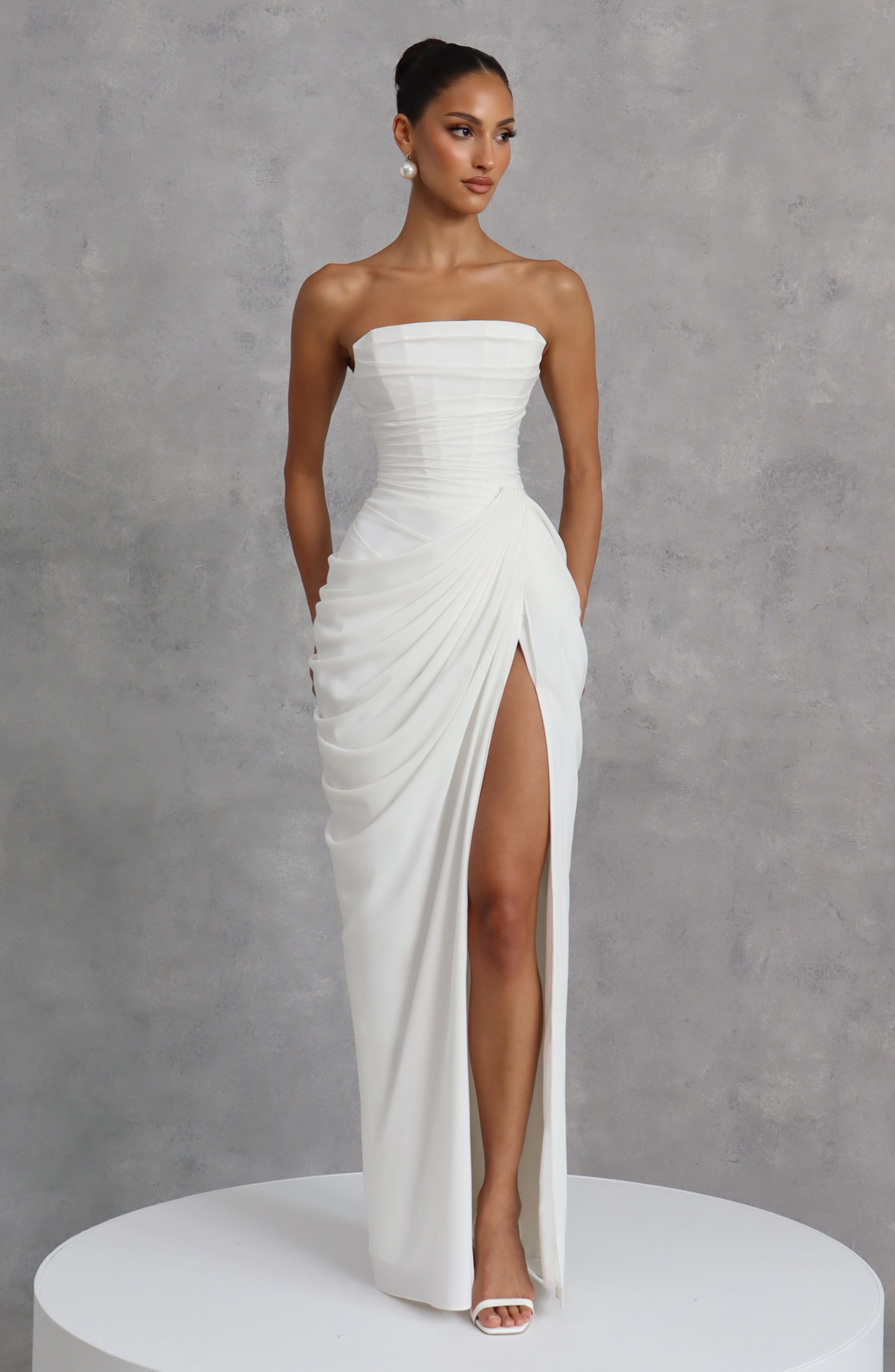 Abito maxi Lois corsetto avorio Bella di Roma – schiena con laccio