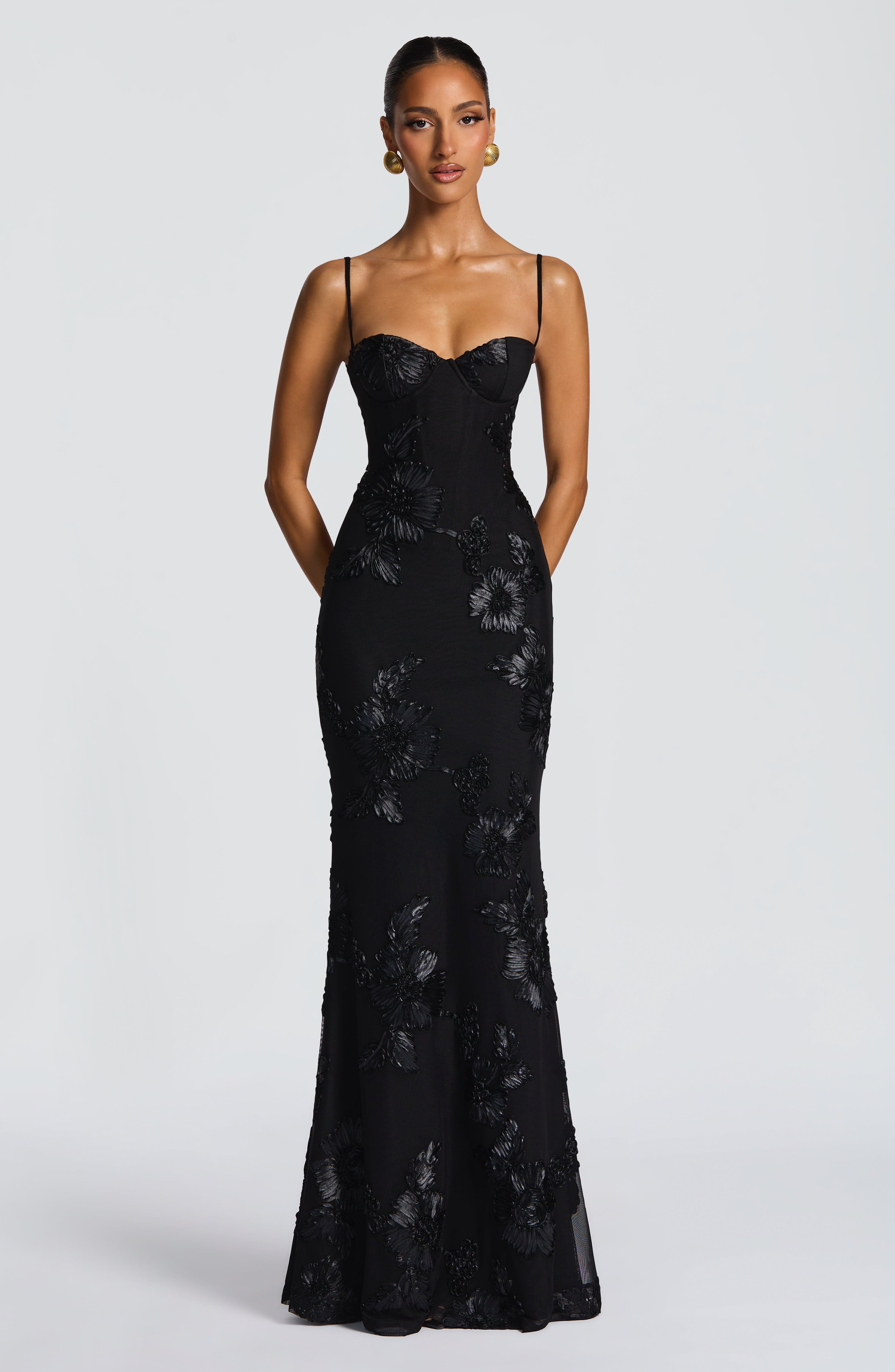 Abito maxi Mirelle nero Bella di Roma – movimento gonna