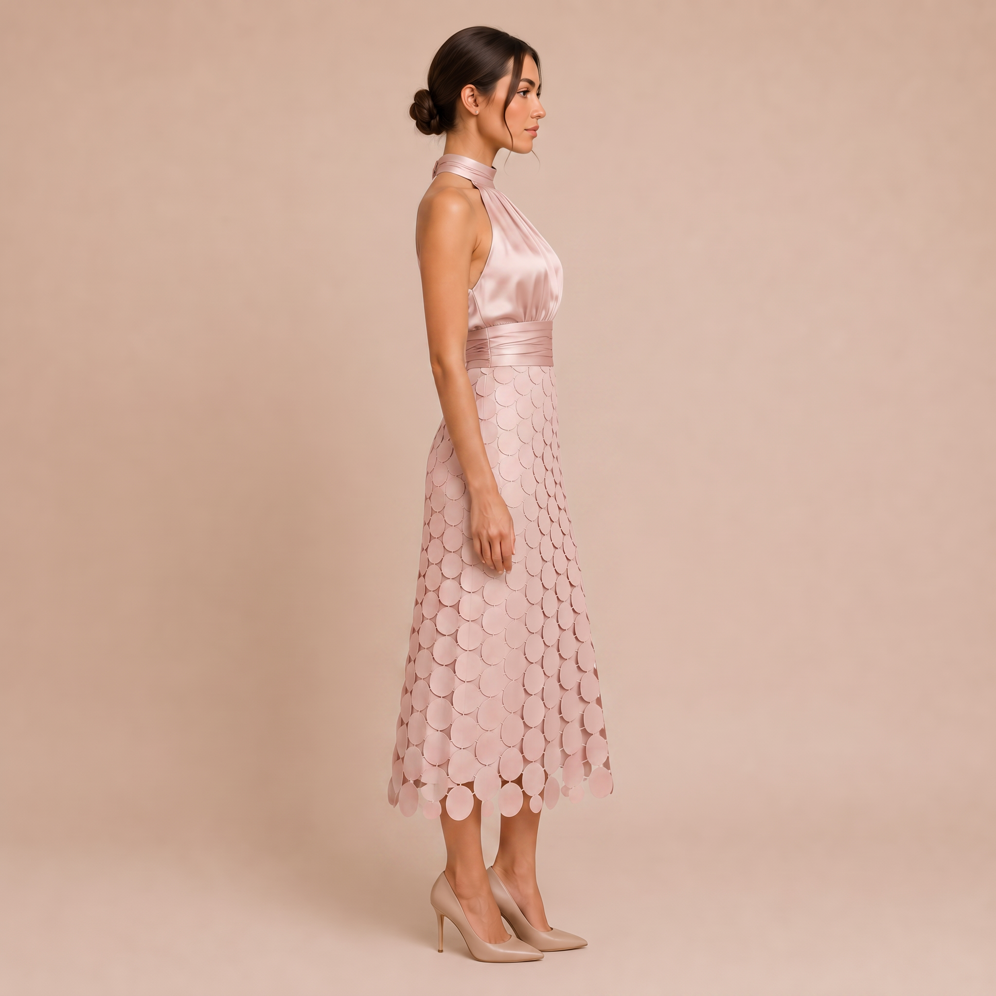 Celia – Vestito midi con top satinato e scollo halter – Rosa – Dettaglio | Bella di Roma