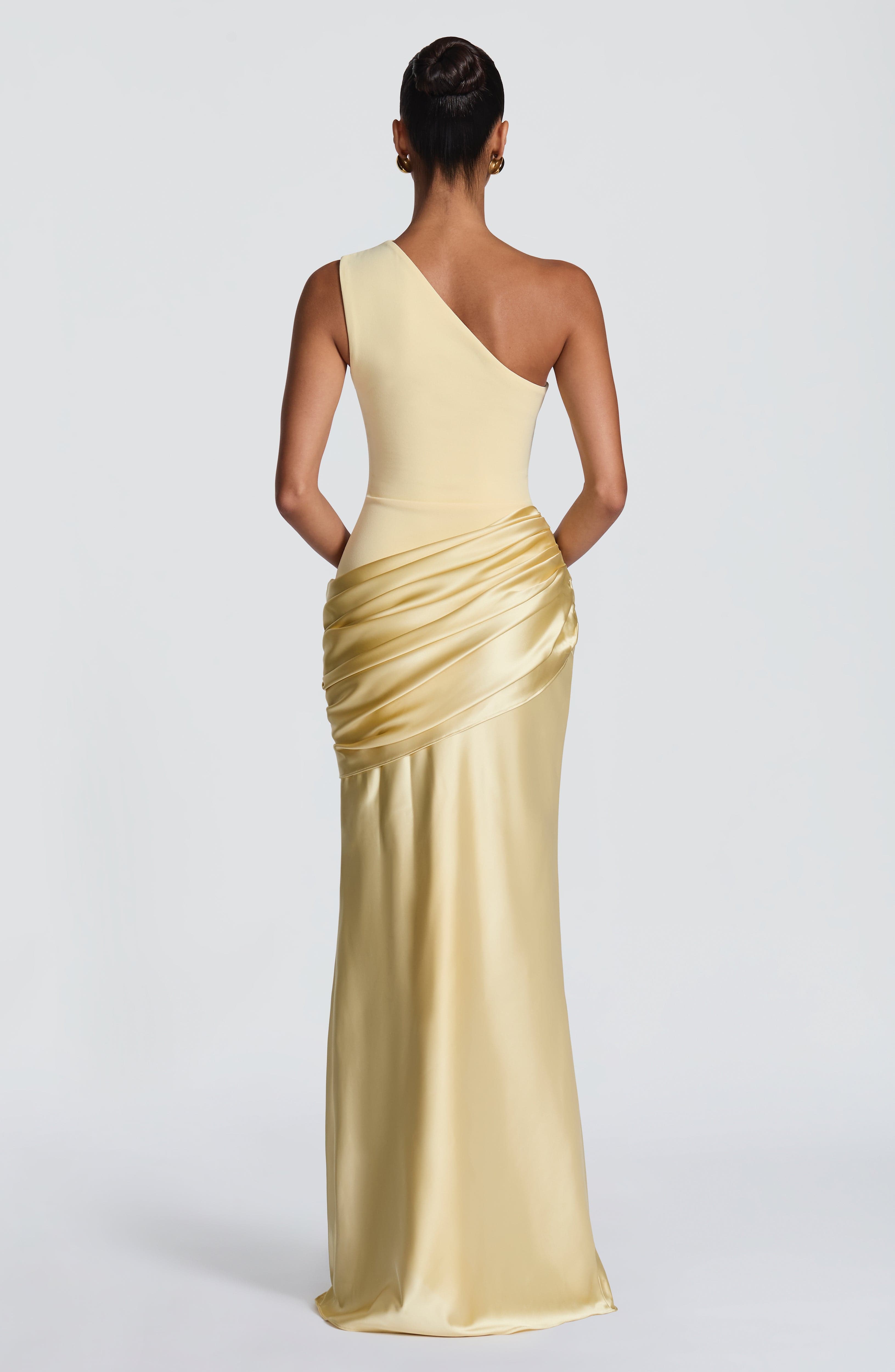 Abito maxi Abbey monospalla limone Bella di Roma – silhouette estiva