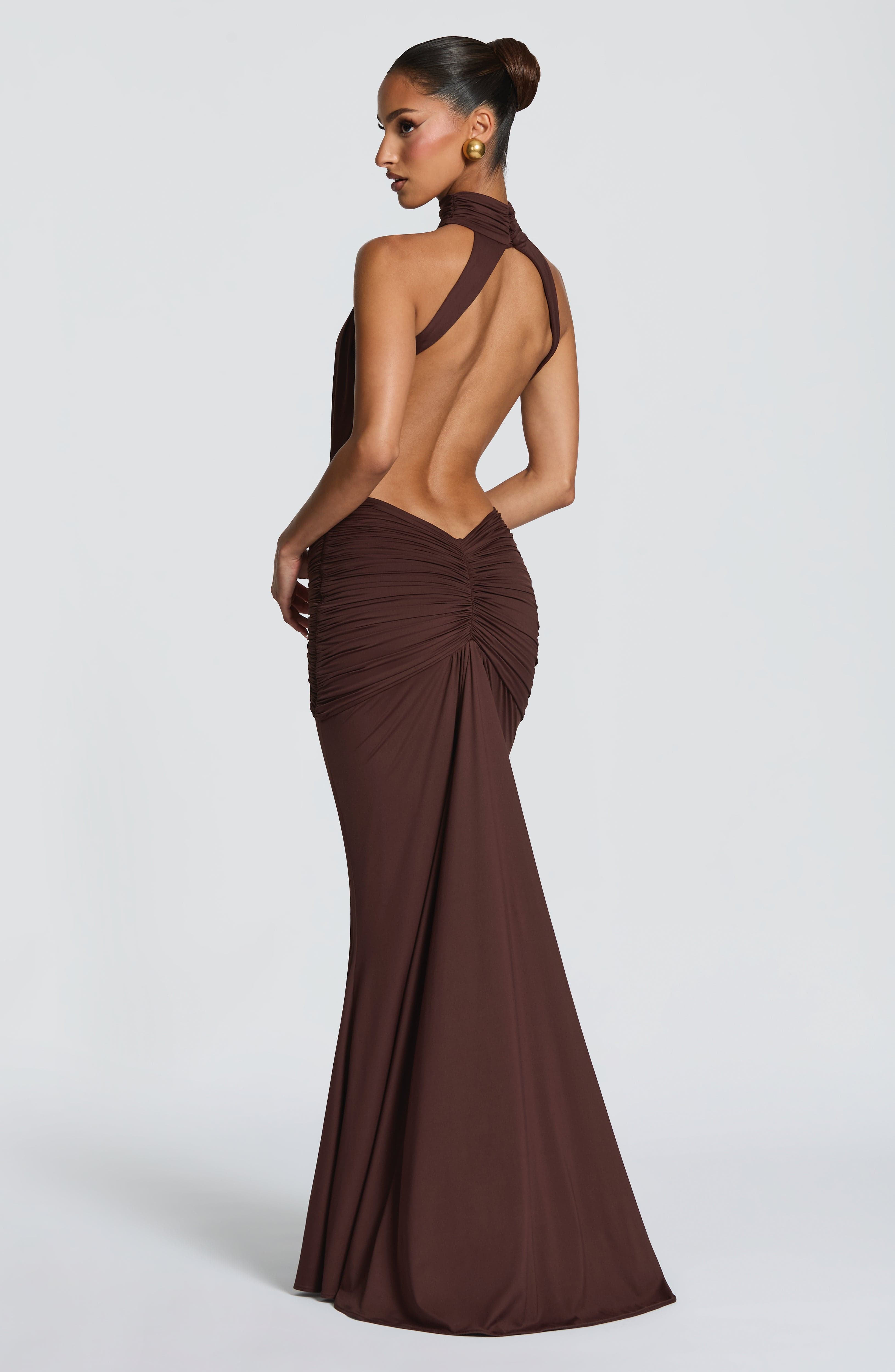 Abito maxi Josephine collo alto marrone Bella di Roma – schiena scoperta