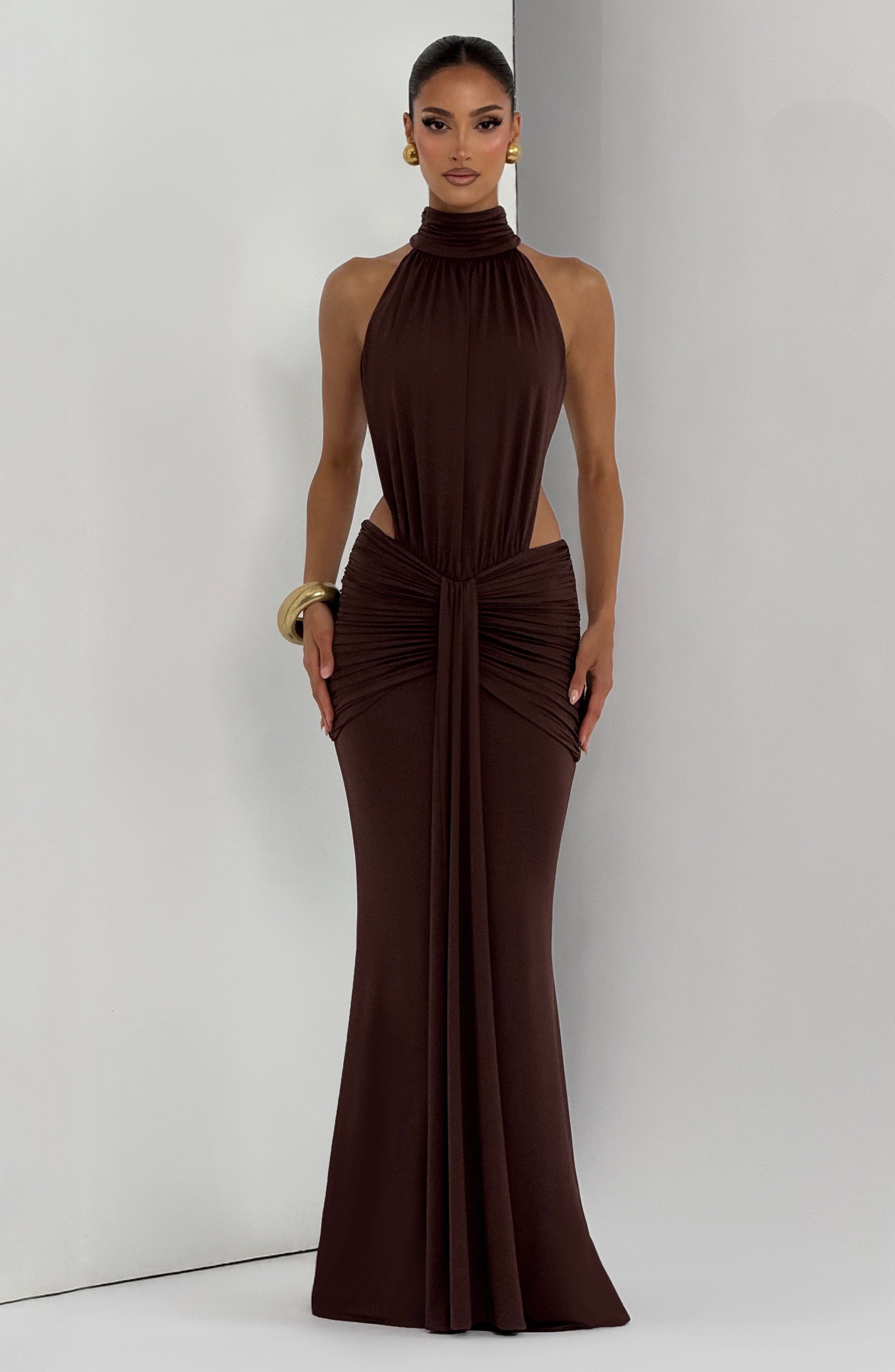 Abito maxi Josephine collo alto marrone Bella di Roma – look cena elegante