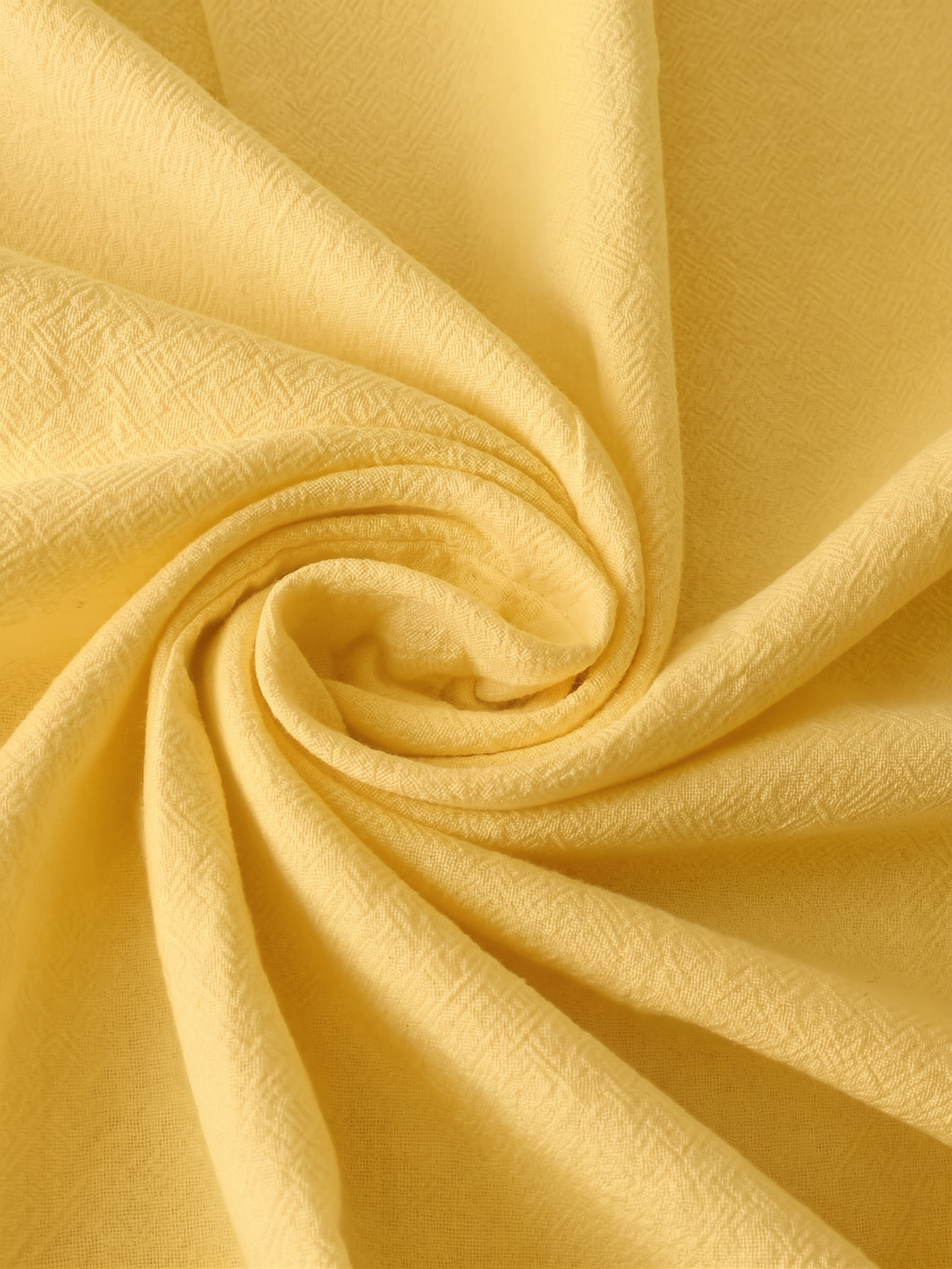 Dettaglio del tessuto in cotone giallo del vestito Francesca