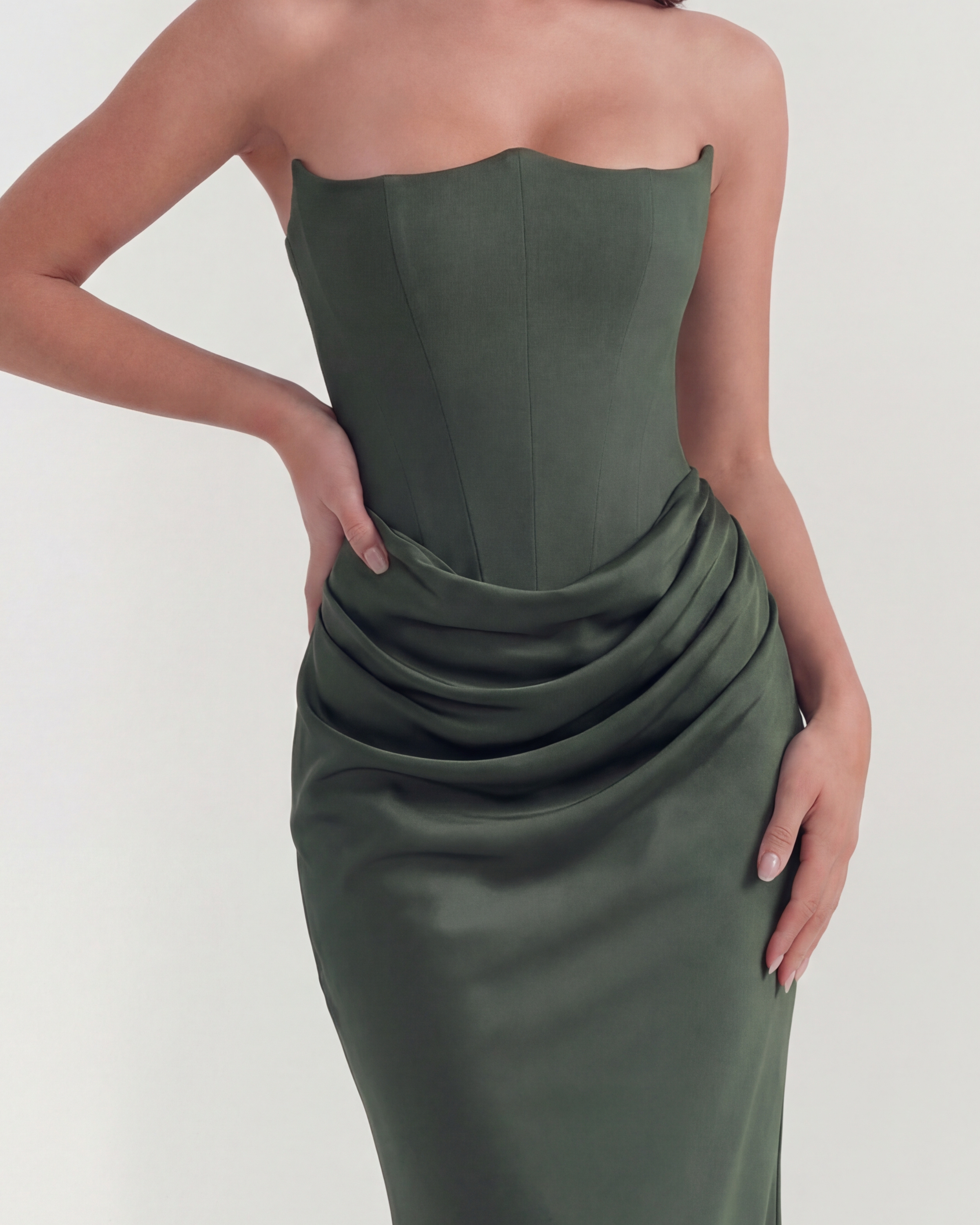 Abito Midi Rosalind Verde Foresta Corsetto Bella di Roma – modella