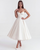 Abito Midi Selene Bianco Satin Bella di Roma – modella