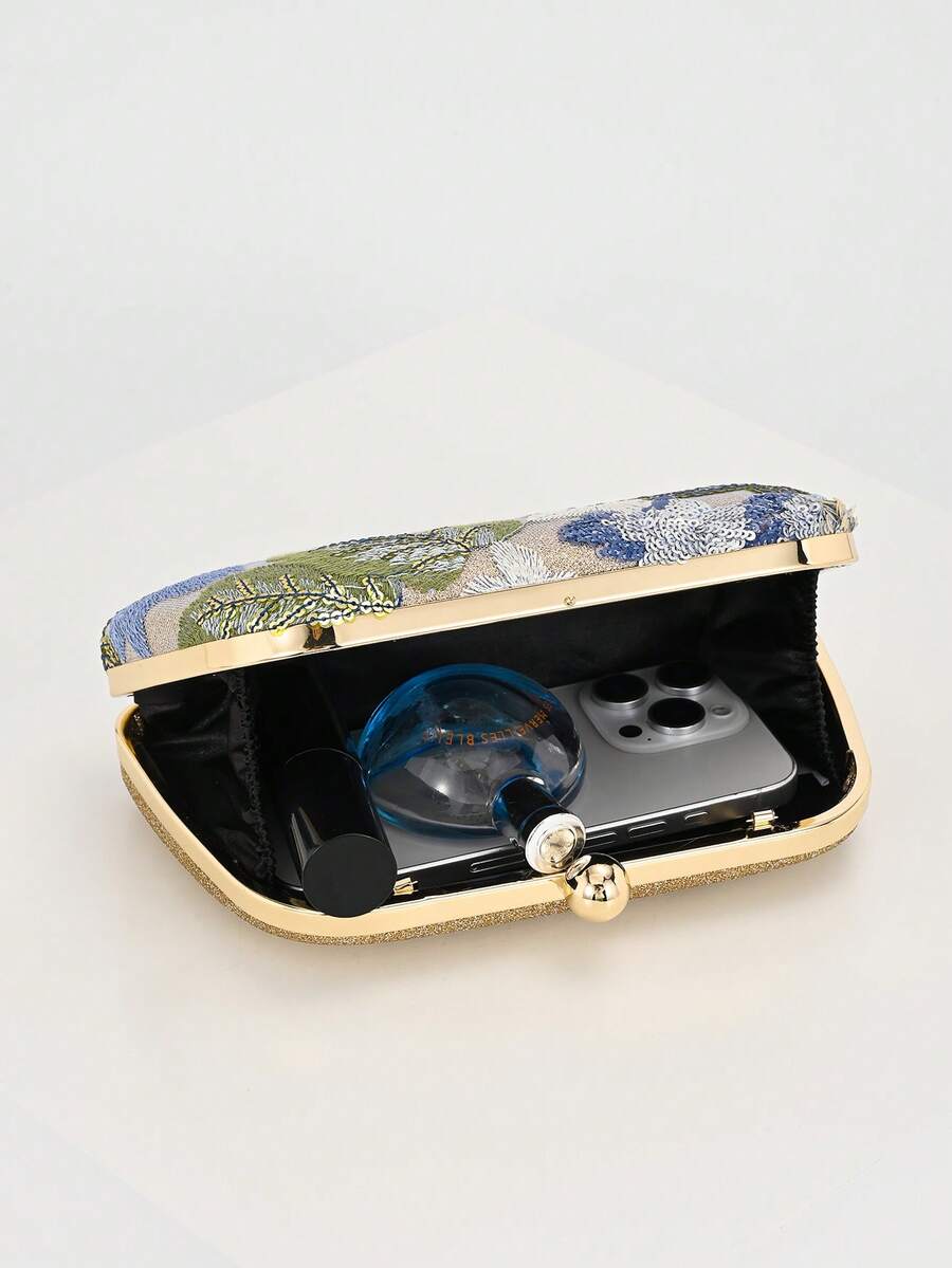 Interno foderato della pochette con fiori blu e verdi