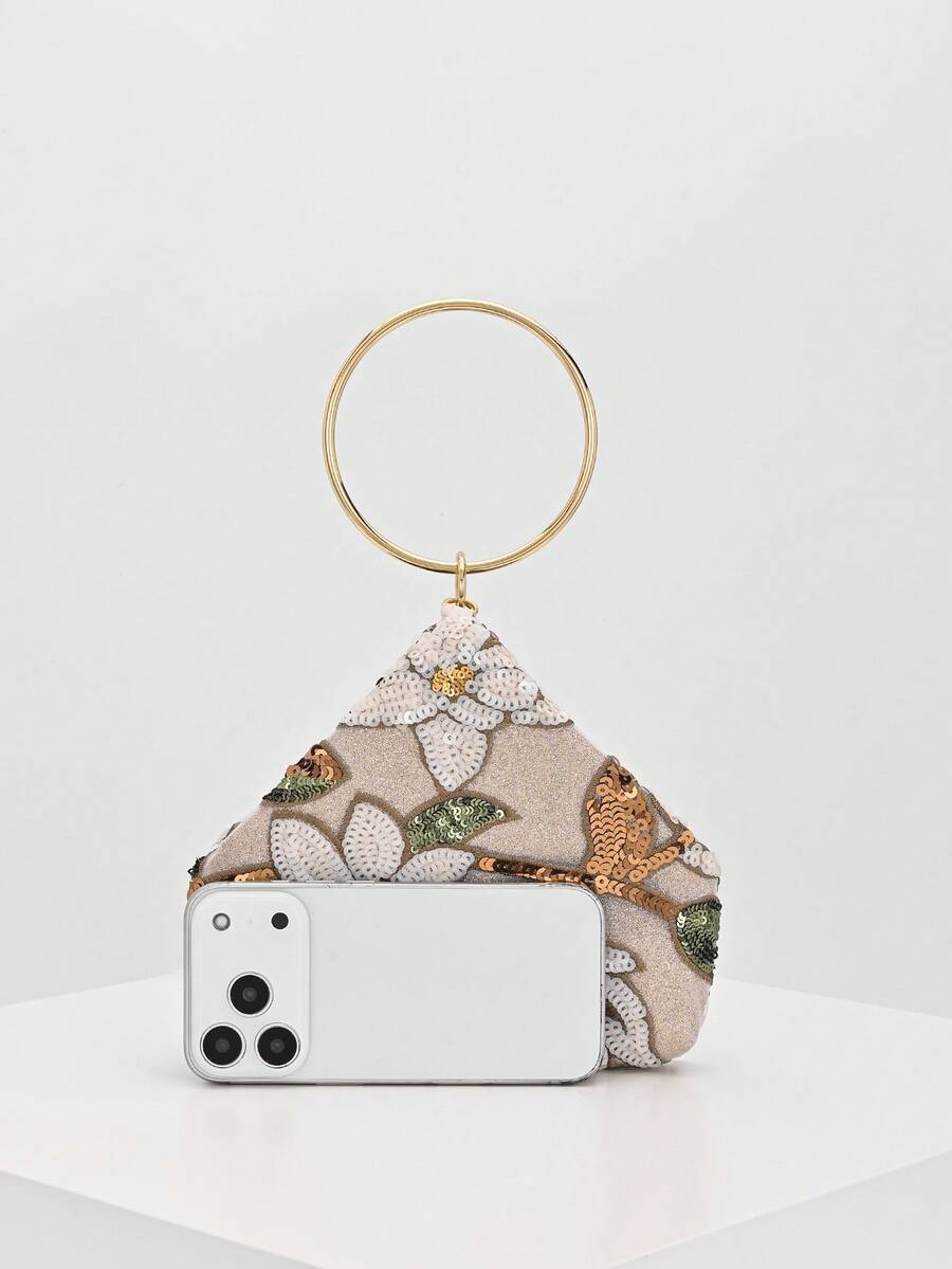 Mini borsa floreale a confronto con uno smartphone per la misura