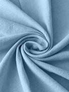 Dettaglio del tessuto in cotone azzurro cielo del vestito Francesca