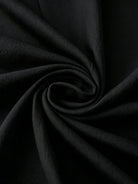 Dettaglio del tessuto in cotone nero del vestito Francesca