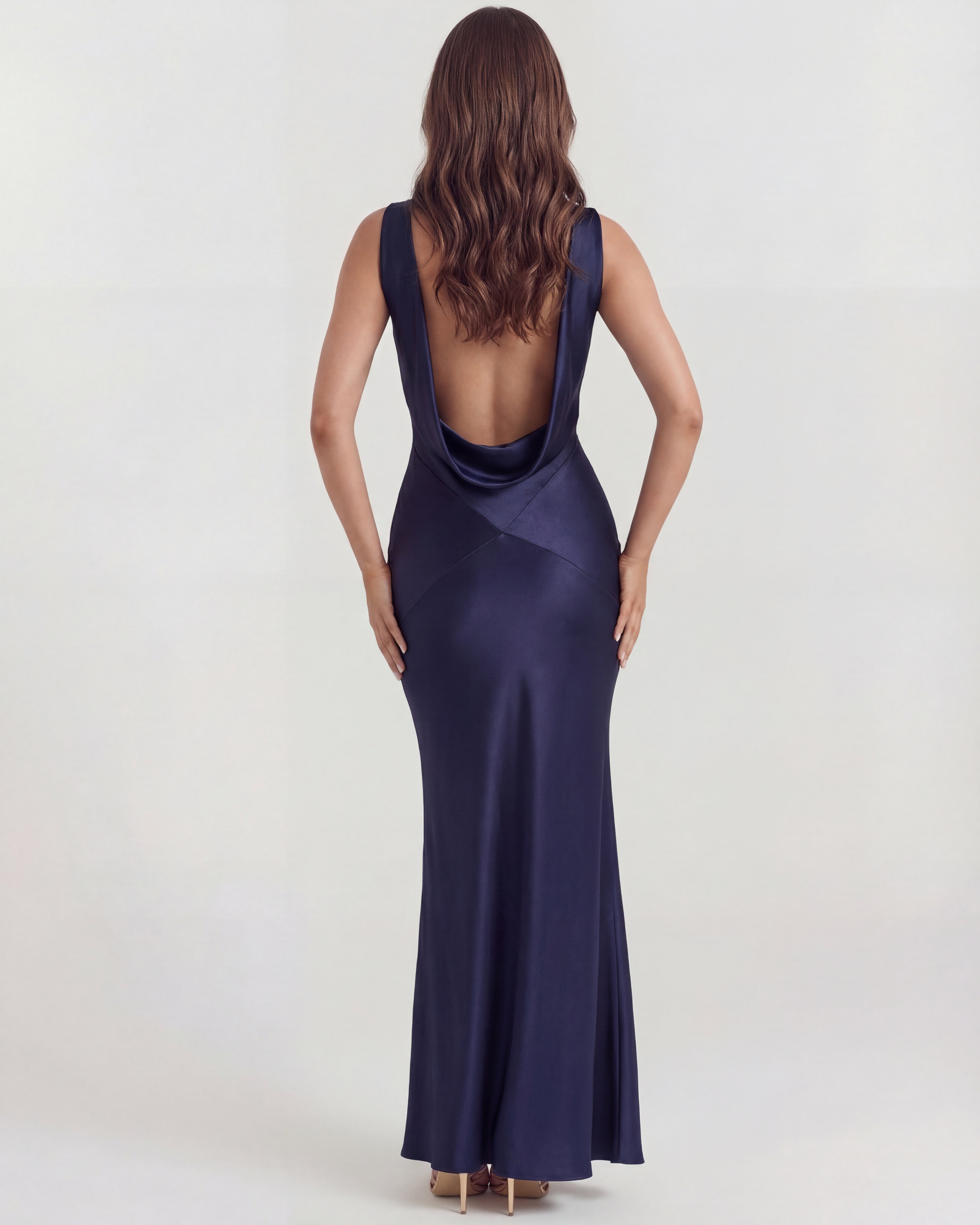 Abito maxi Zaffiro blu scuro satin Bella di Roma – satin blu luminoso