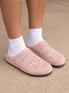 Sabot slip-on forati donna color rosa | Bella di Roma