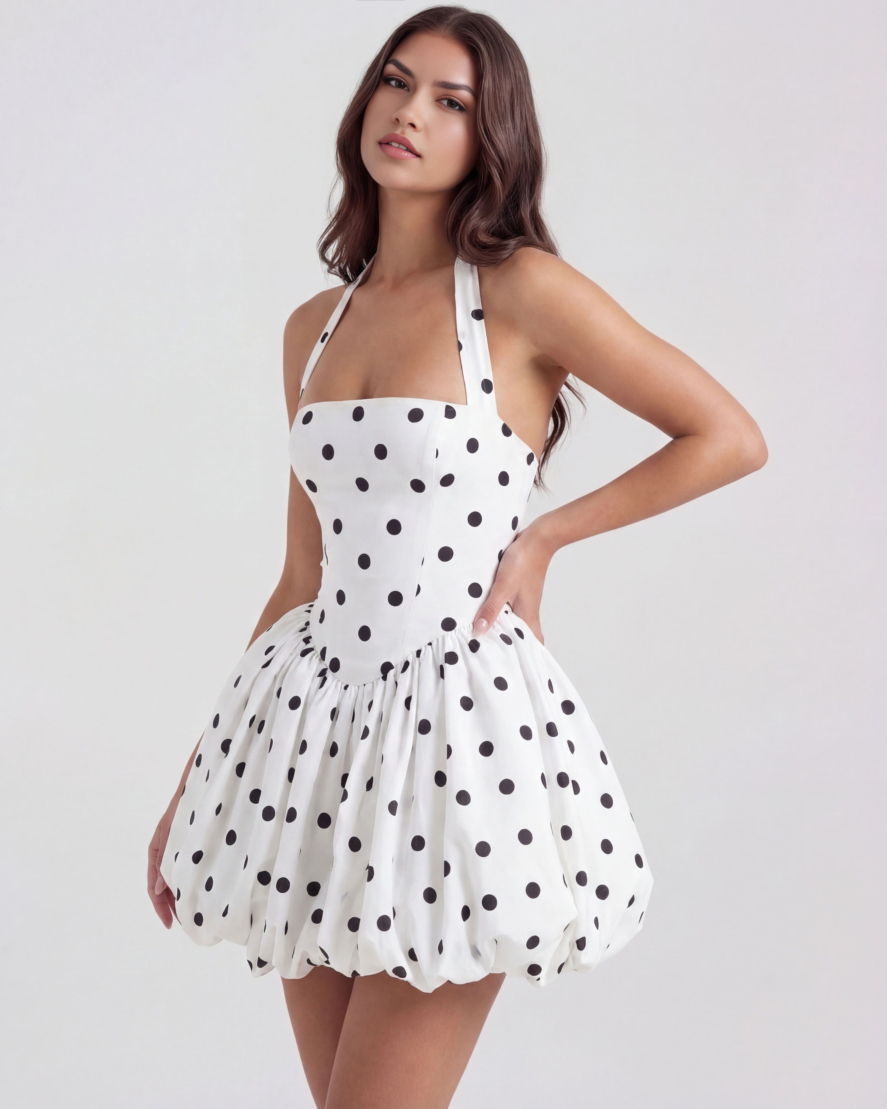 Abito mini Giulia pois nero bianco Bella di Roma – pannello retro arricciato