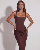 Abito Maxi Eleonora Cioccolato Satin Bella di Roma – modella