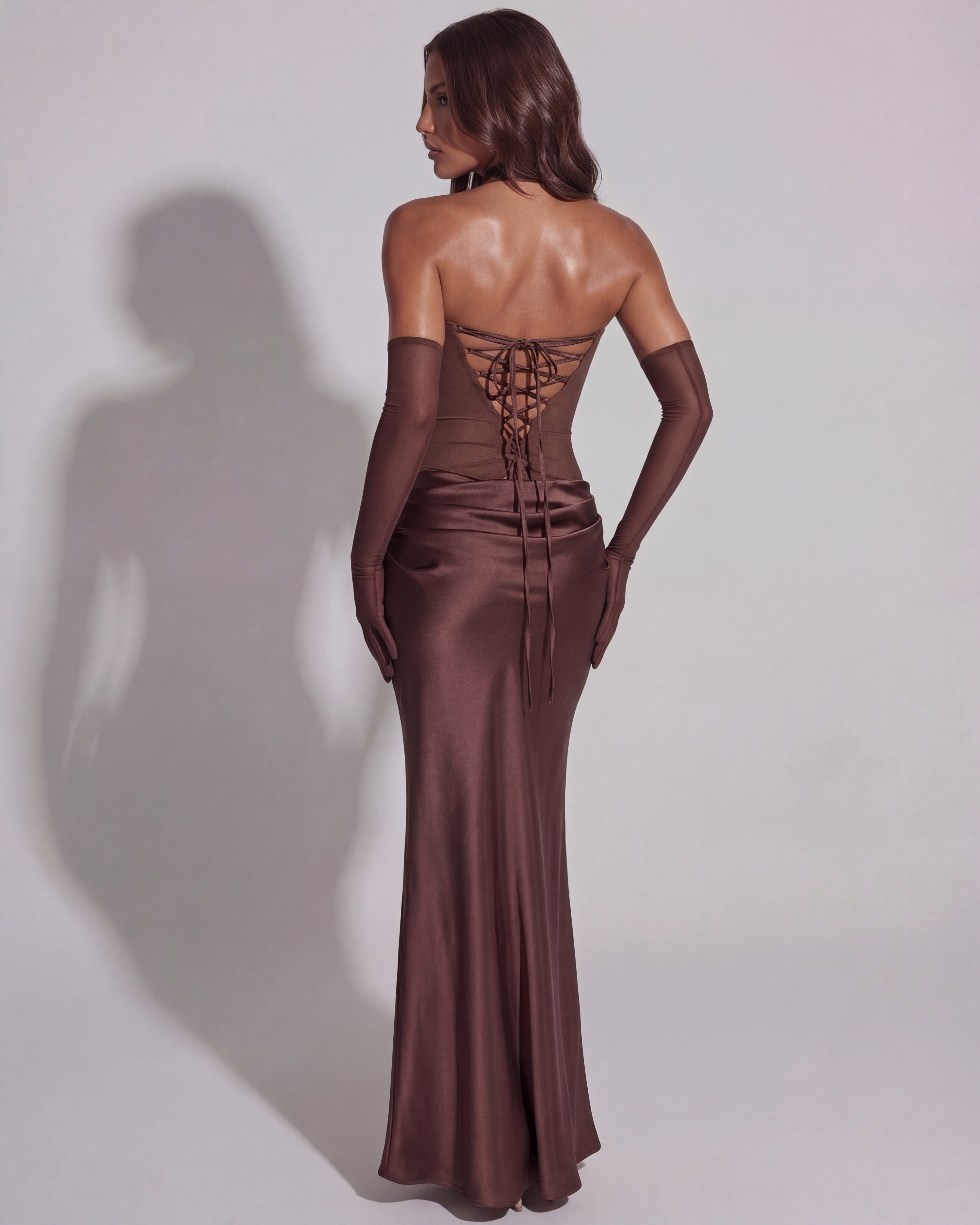 Abito maxi Vittoria marrone cappuccio Bella di Roma – look black-tie