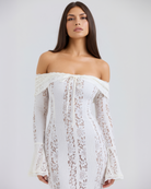 Abito maxi Alessandra bianco pizzo off-shoulder Bella di Roma – silhouette sposa moderna