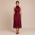 Celia – Vestito midi con top satinato e scollo halter – Bordeaux – Vista frontale | Bella di Roma