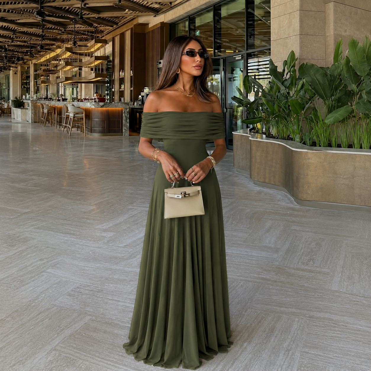 Abito Ingrid spalle scoperte verde oliva look completo | Bella di Roma