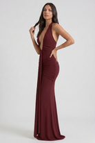 Abito maxi Ariel bordeaux strascico Bella di Roma – silhouette cinematografica
