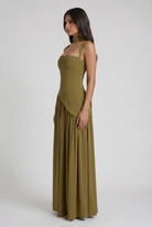 Abito maxi Tullulah verde oliva Bella di Roma – sciarpa coordinata