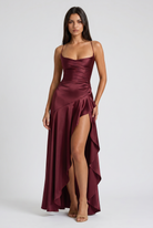 Abito maxi Samira satin bordeaux Bella di Roma – vista frontale