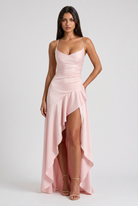 Abito maxi Samira satin bordeaux Bella di Roma – décolleté modellato