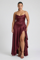 Abito maxi Samira satin bordeaux Bella di Roma – spacco alto