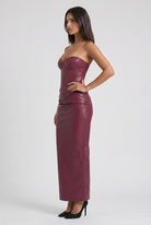 Abito Maxi Vanessa Pelle Vegana Bella di Roma – modella