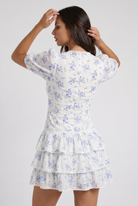 Abito Mini Andie Floreale Volant Bella di Roma – modella