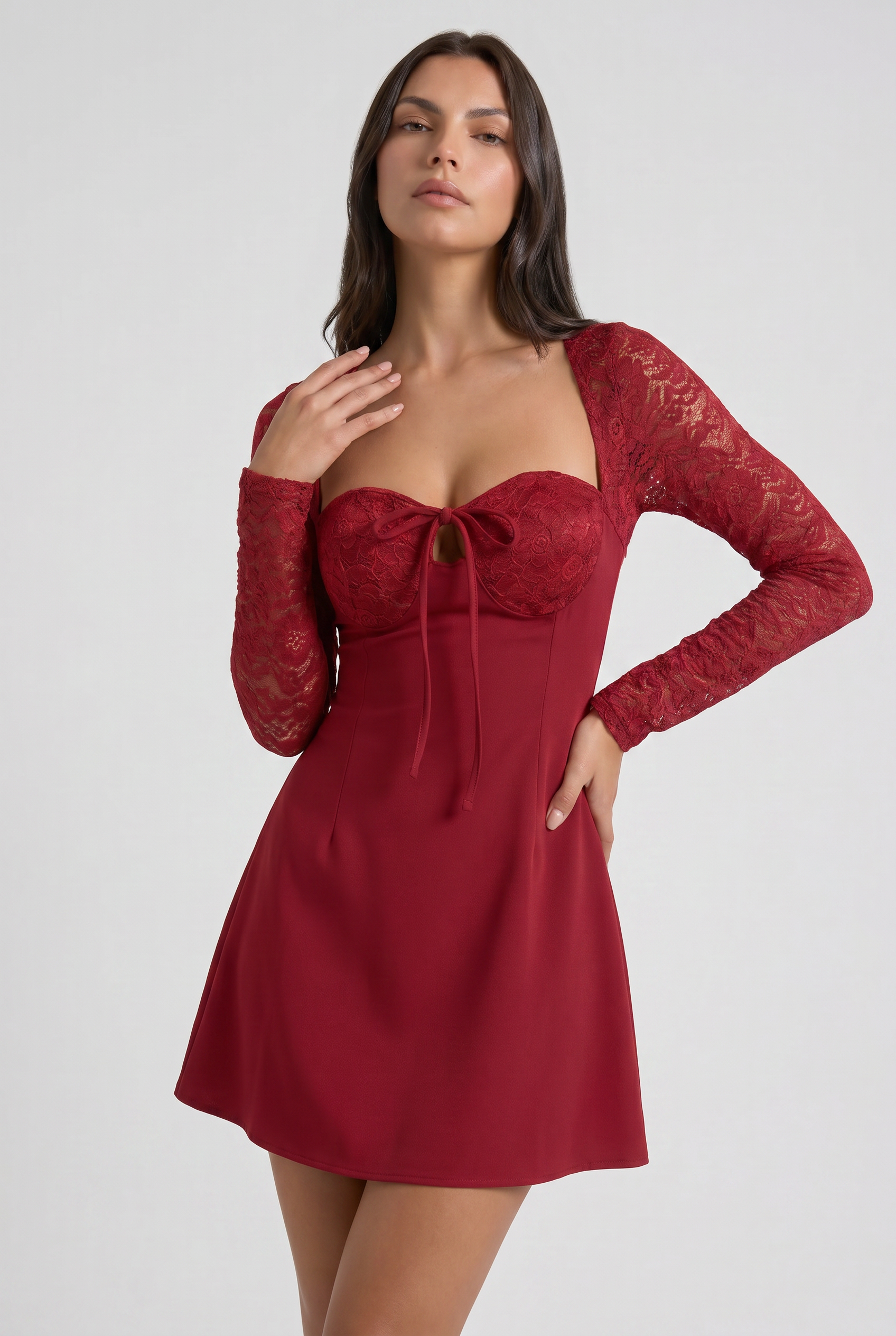 Abito mini Alix pizzo maniche lunghe Bella di Roma – vista frontale