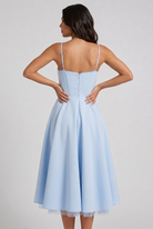 Abito Midi Selene Blu Baby Satin Bella di Roma – modella