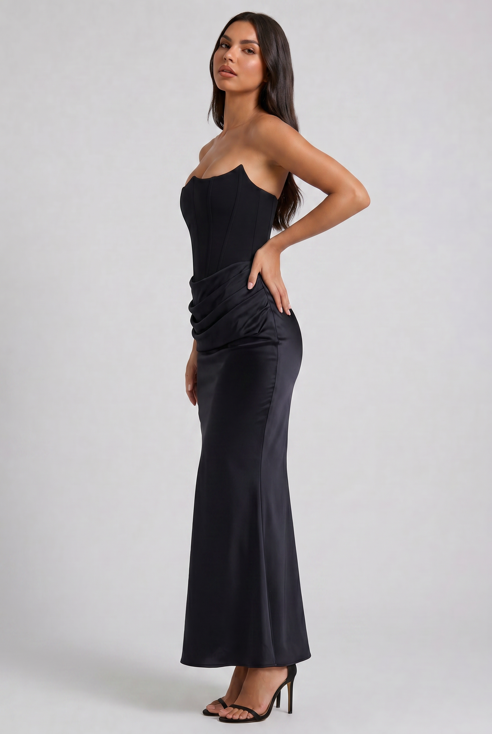 Abito maxi Tessa satin corsetto nero Bella di Roma – silhouette maxi