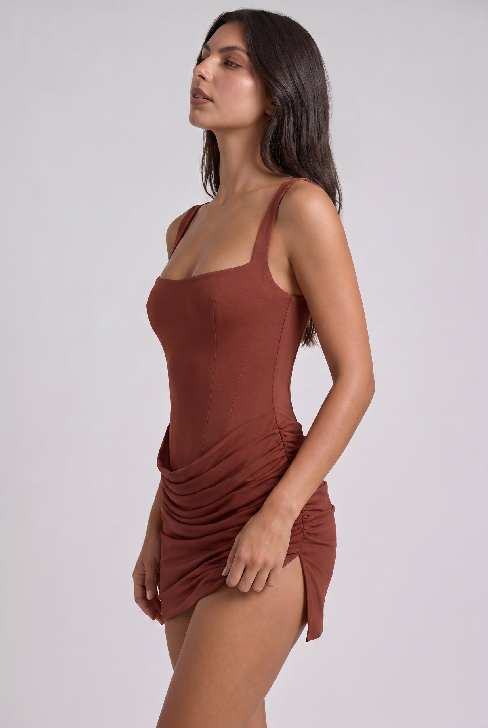 Abito Mini Eleonora Marrone Satin Bella di Roma – laterale