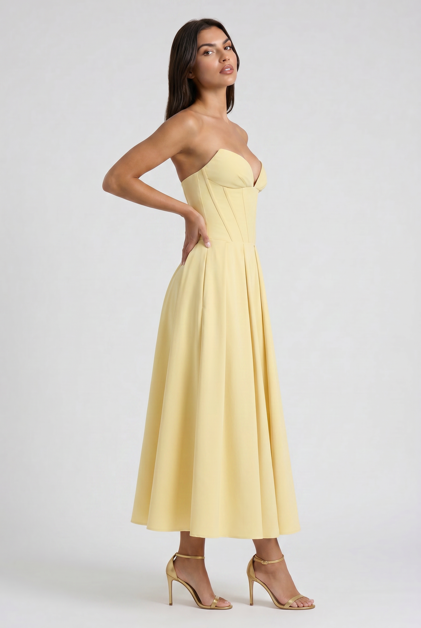 Abito Midi Amalfi Giallo Chiaro Bella di Roma – modella