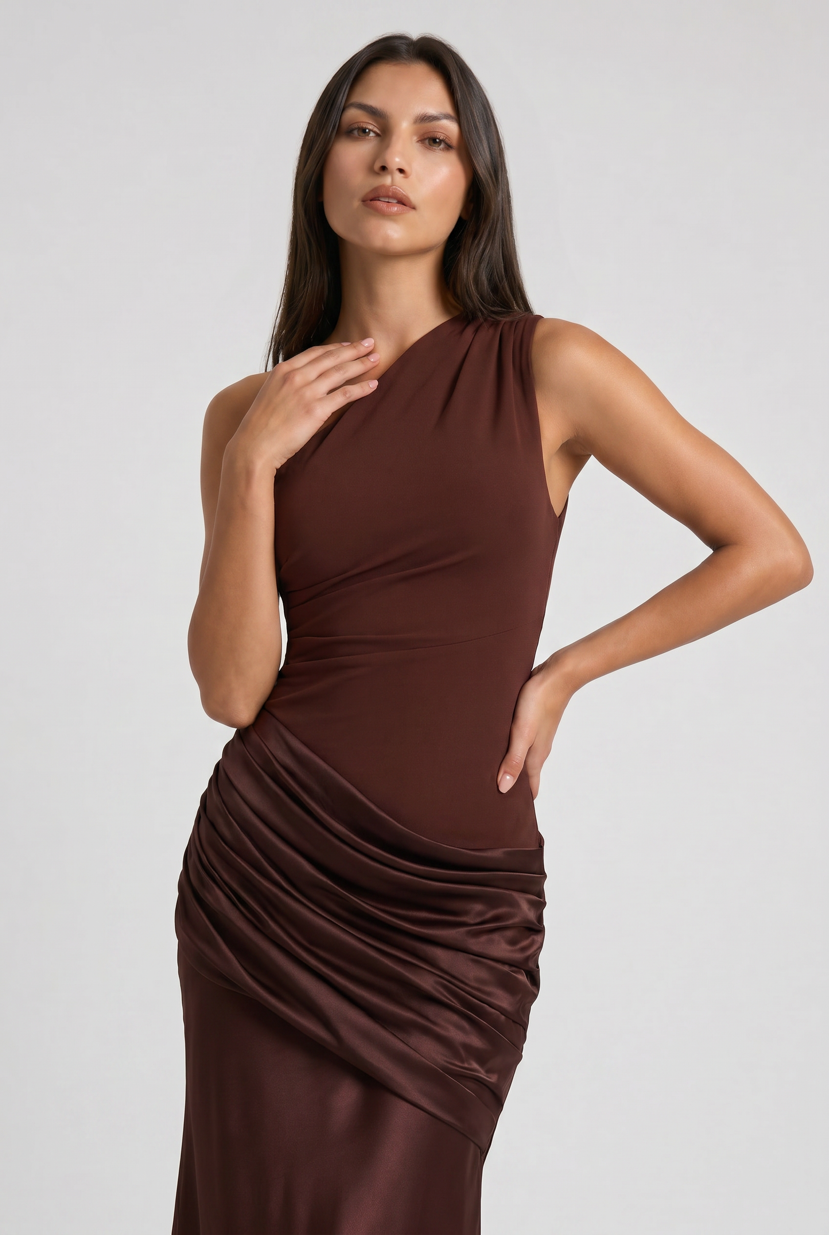 Abito maxi Abbey monospalla marrone Bella di Roma – gonna satin fluida