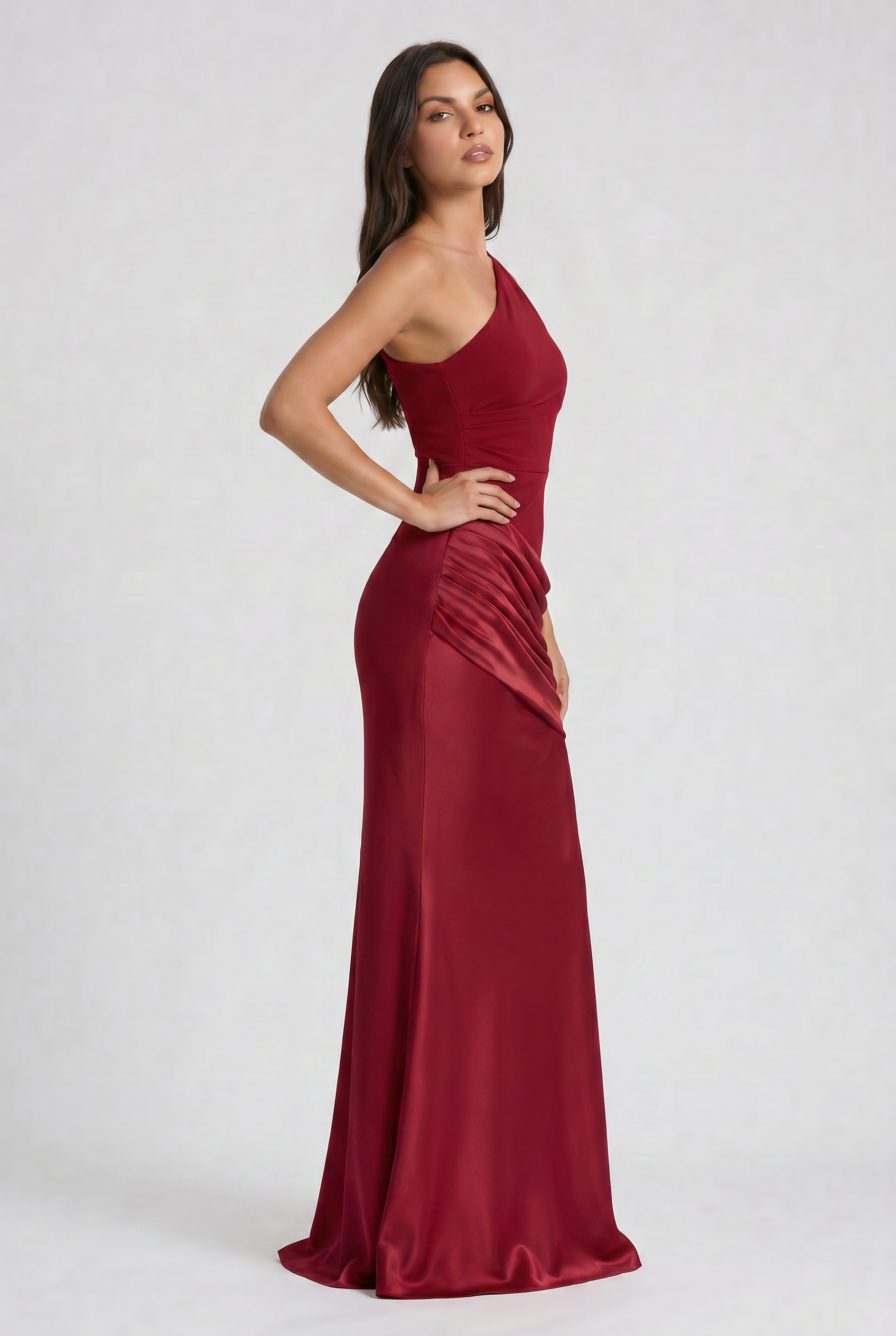 Abito maxi Abbey monospalla rosso profondo Bella di Roma – silhouette elegante