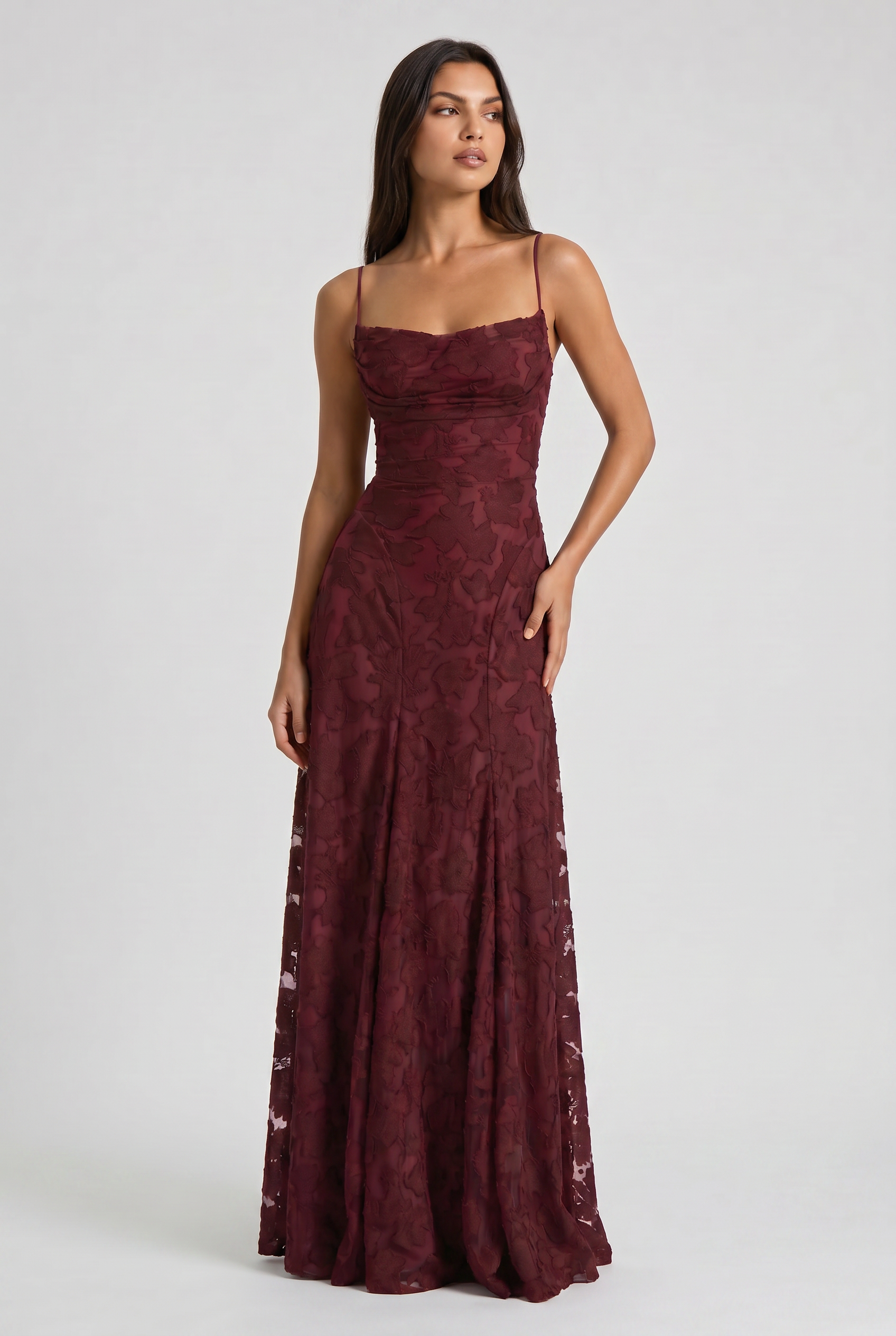 Abito maxi Louise lacca ciliegia Bella di Roma – décolleté drappeggiato